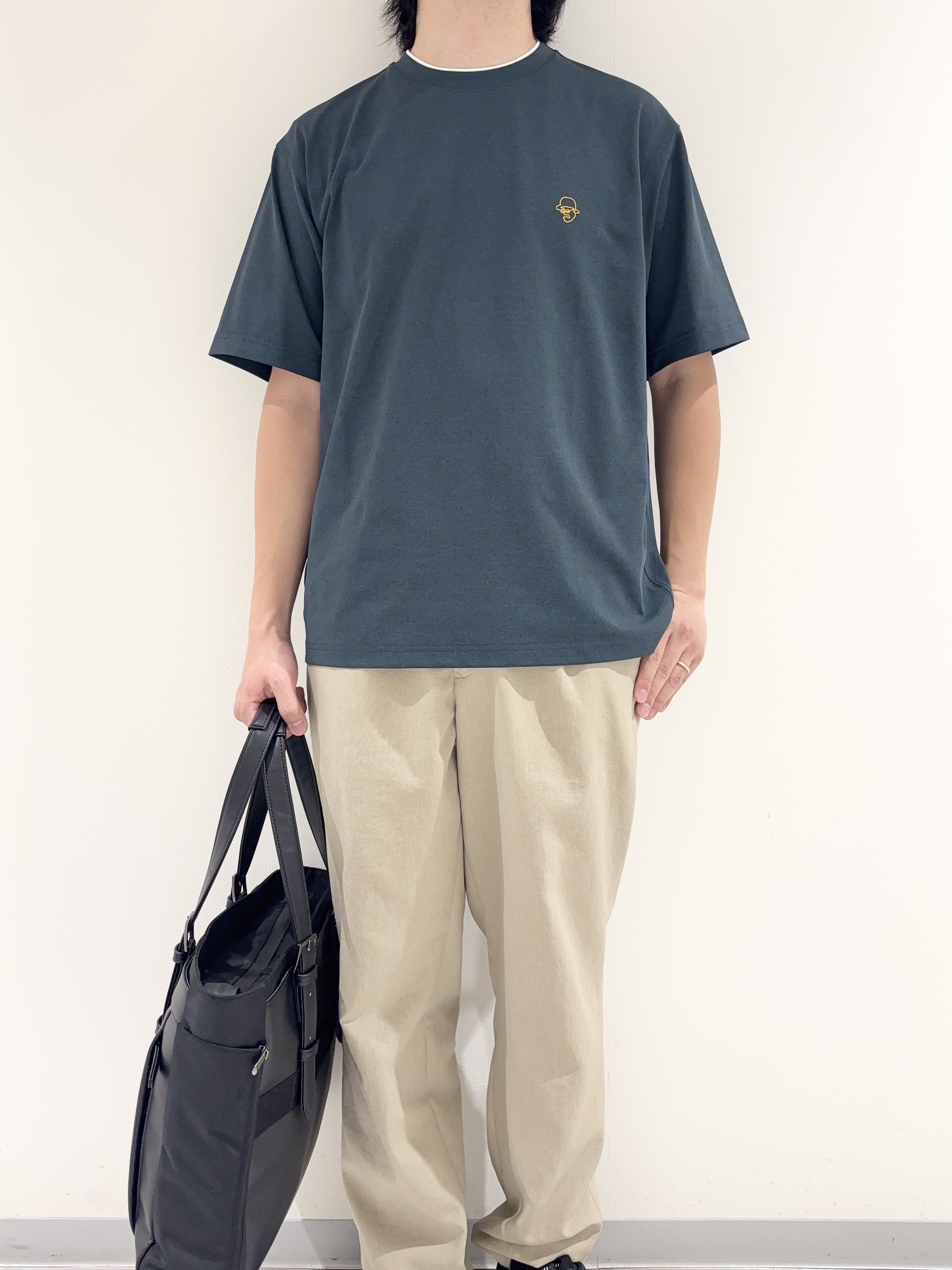 及川さんの「TAKEO KIKUCHI｜【汗染み軽減/接触冷感】フェイクレイヤード ワンポイント刺繍Ｔシャツ」を使ったコーディネート