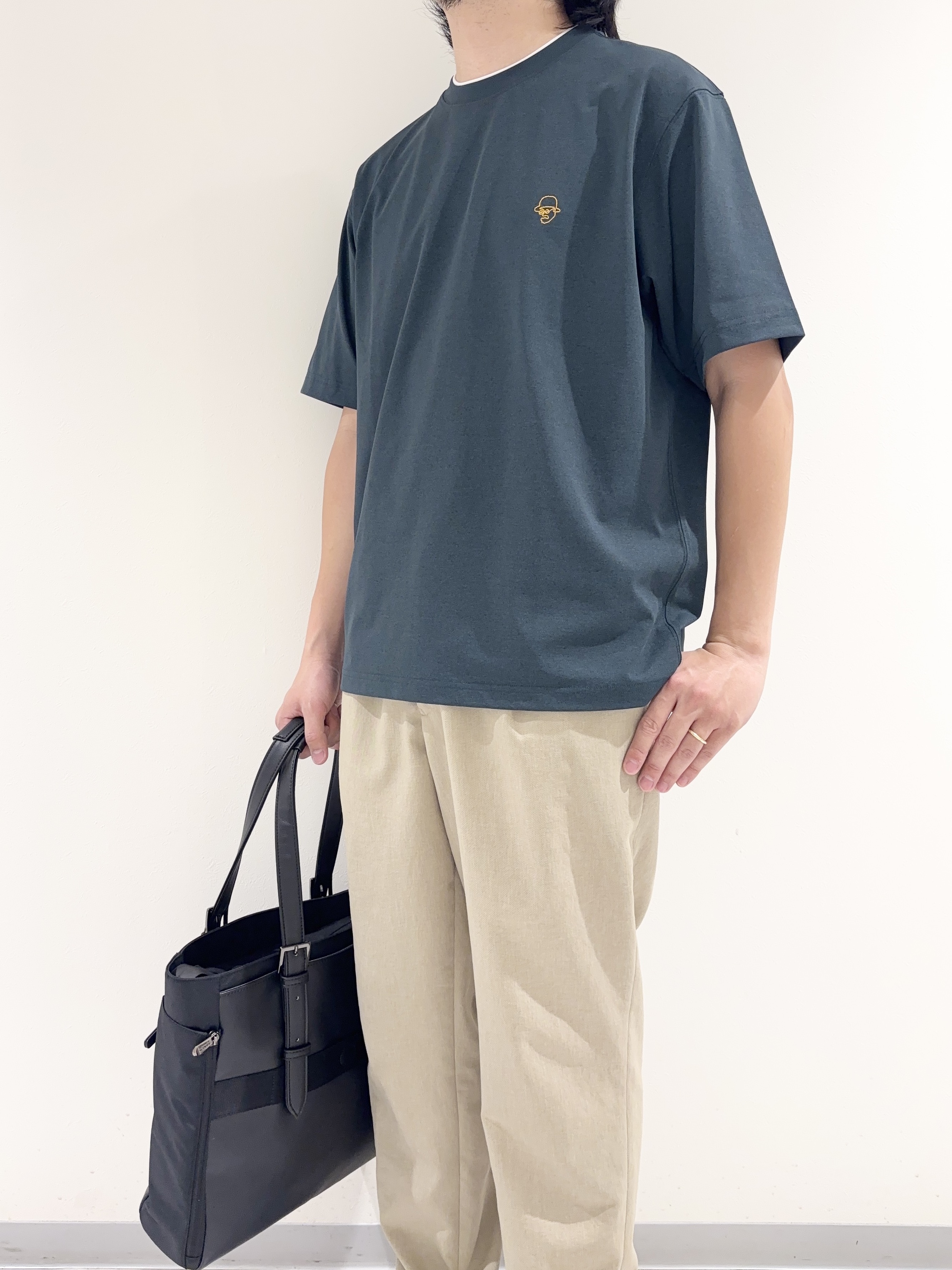 及川さんの「TAKEO KIKUCHI｜【汗染み軽減/接触冷感】フェイクレイヤード ワンポイント刺繍Ｔシャツ」を使ったコーディネート