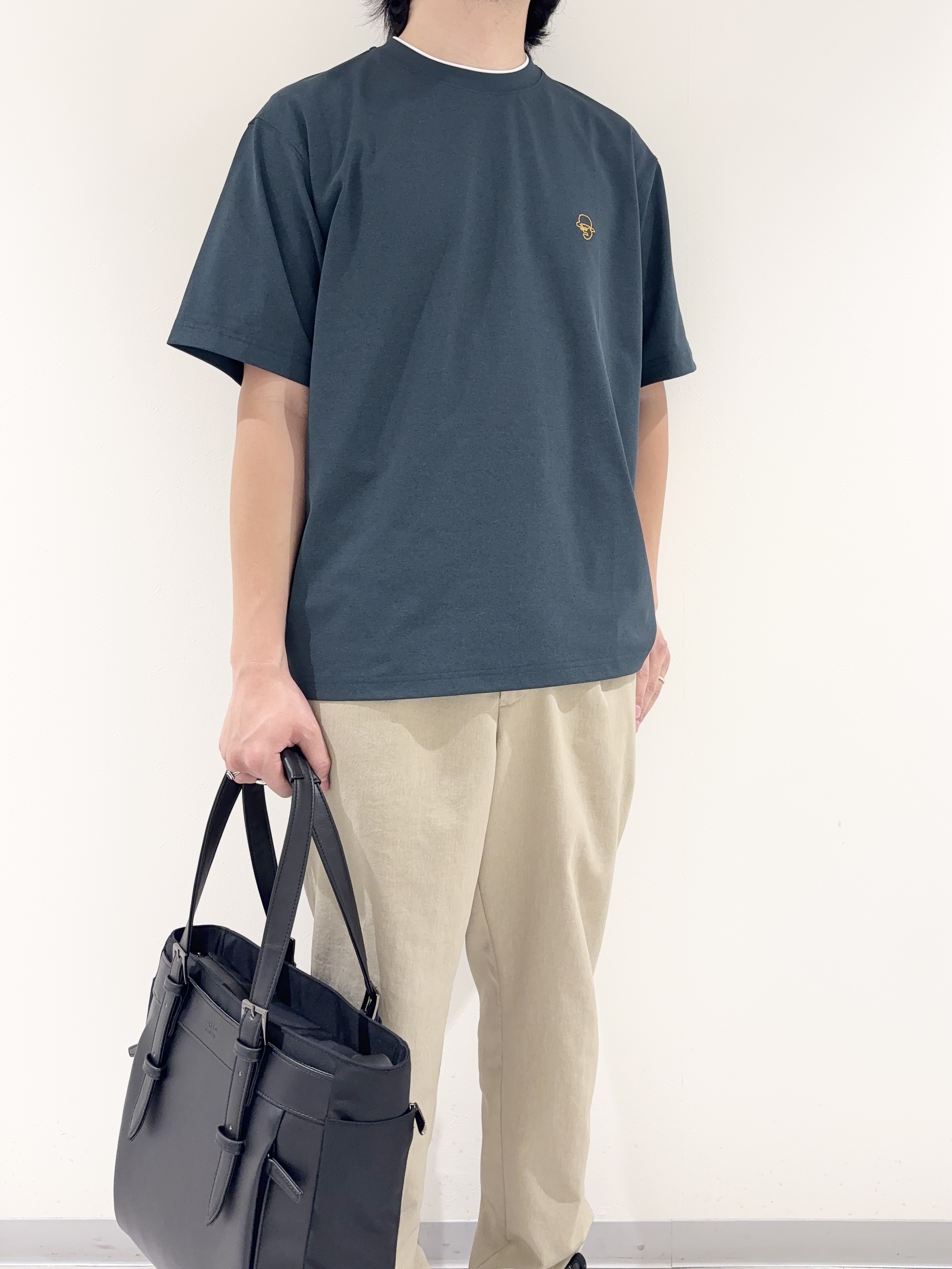 及川さんの「TAKEO KIKUCHI｜【汗染み軽減/接触冷感】フェイクレイヤード ワンポイント刺繍Ｔシャツ」を使ったコーディネート
