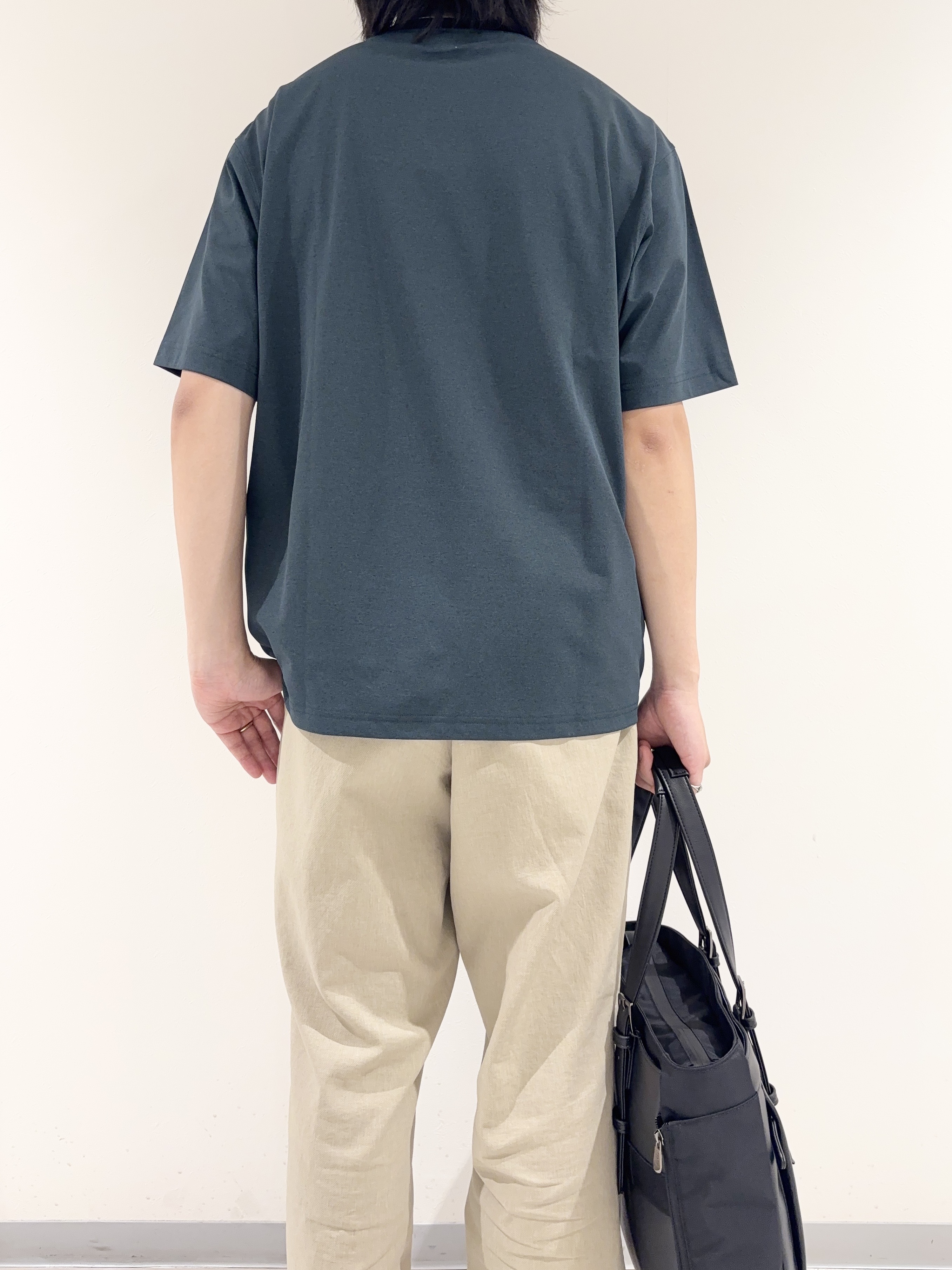 及川さんの「TAKEO KIKUCHI｜【汗染み軽減/接触冷感】フェイクレイヤード ワンポイント刺繍Ｔシャツ」を使ったコーディネート