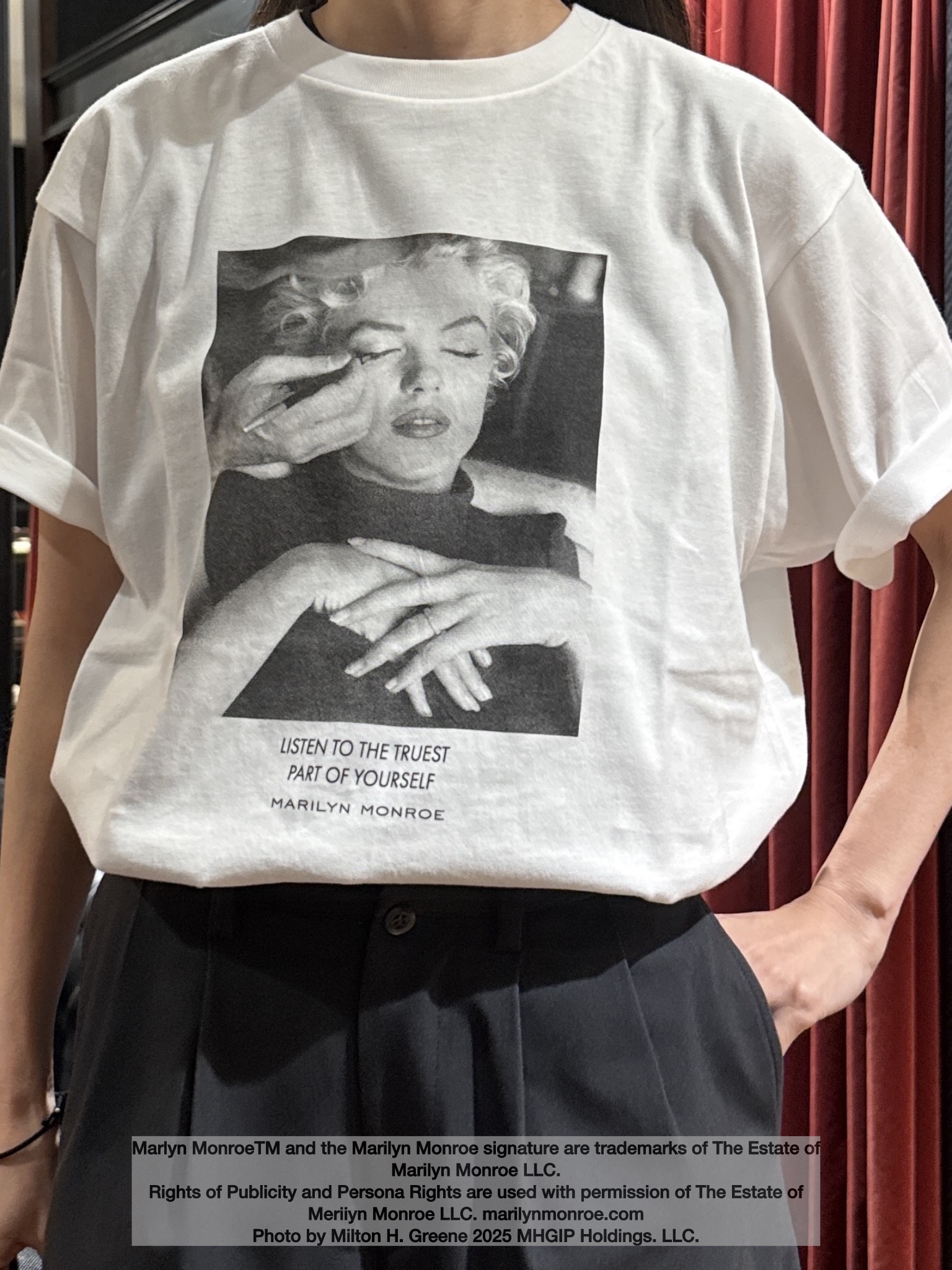 神野（jinno）さんの「TAKEO KIKUCHI｜【別注】マリリン・モンロー/フォトTシャツ」を使ったコーディネート