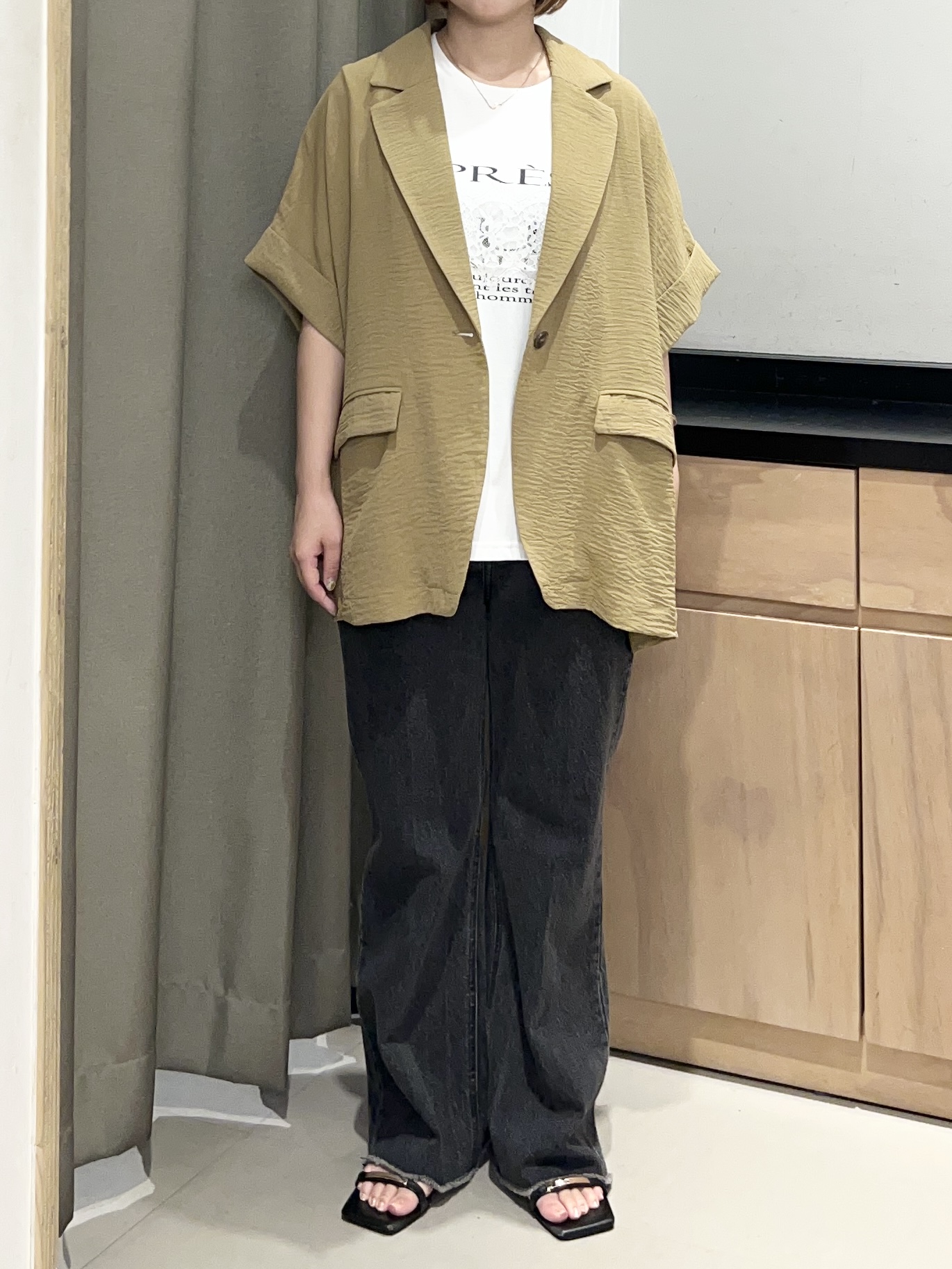 かのさんの「THE SHOP TK｜【吸水速乾/UV/防しわ】軽く羽織りたい半袖ジャケット」を使ったコーディネート