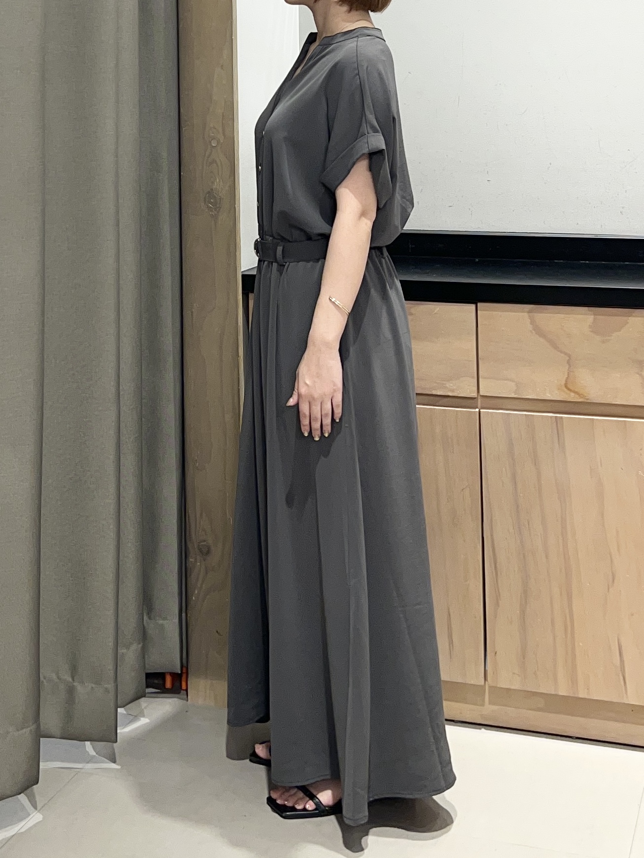 かのさんの「THE SHOP TK｜【M-XL/防しわ/UV】やみつきになる とろみスキッパーワンピース」を使ったコーディネート