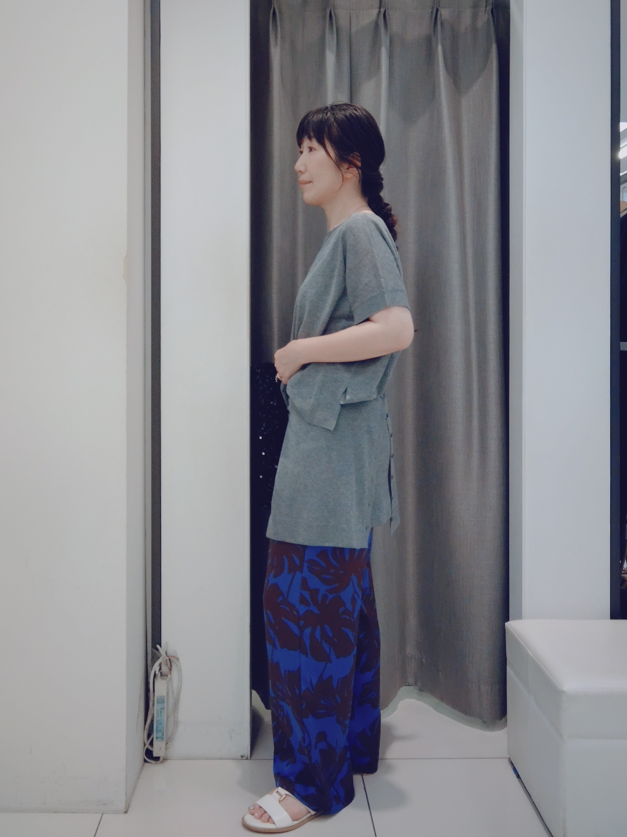 YABUさんの「UNTITLED｜【アンサンブル可/品のある透け感】Tシャツ風ニットトップス」を使ったコーディネート