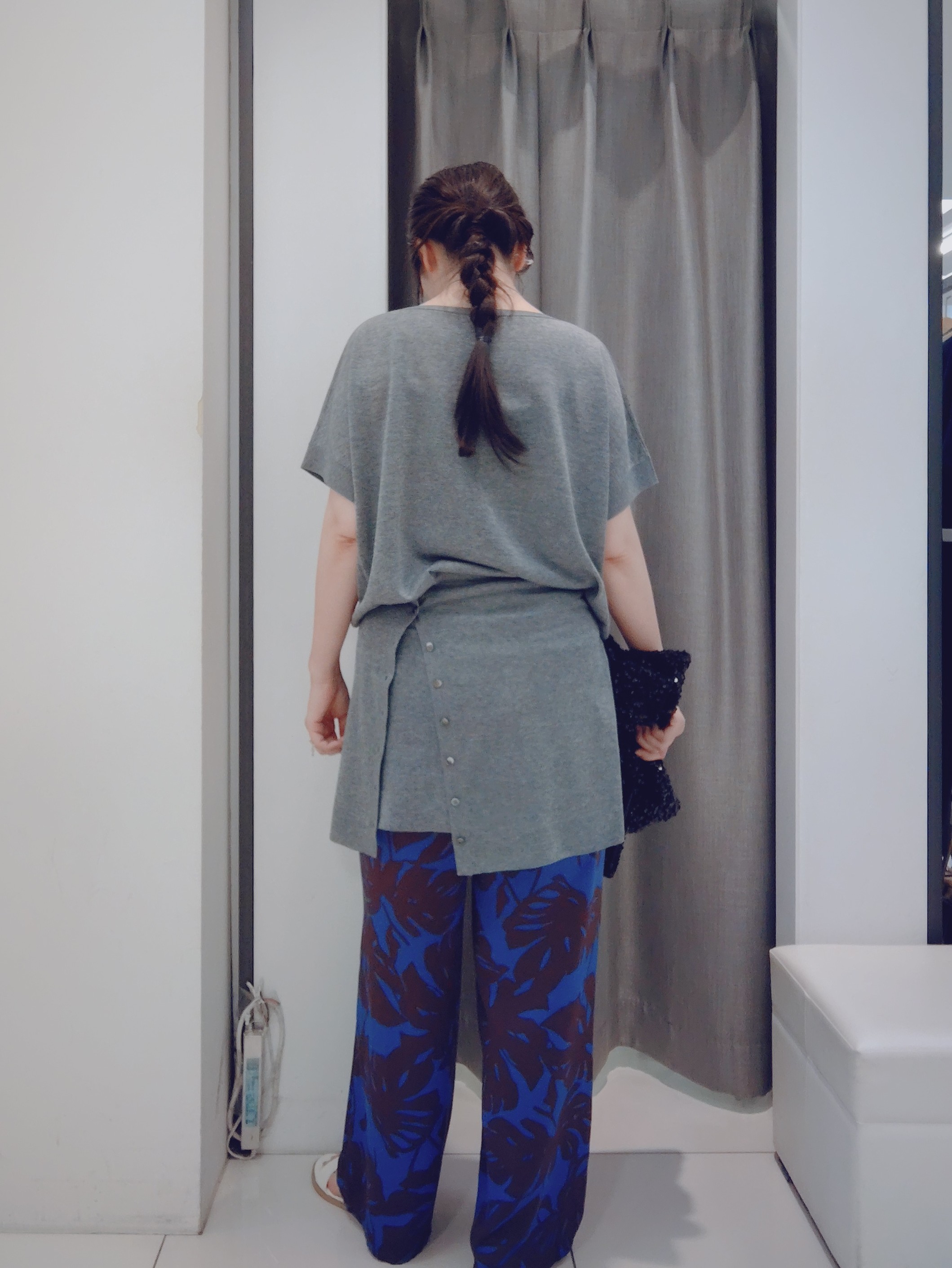 YABUさんの「UNTITLED｜【アンサンブル可/品のある透け感】Tシャツ風ニットトップス」を使ったコーディネート