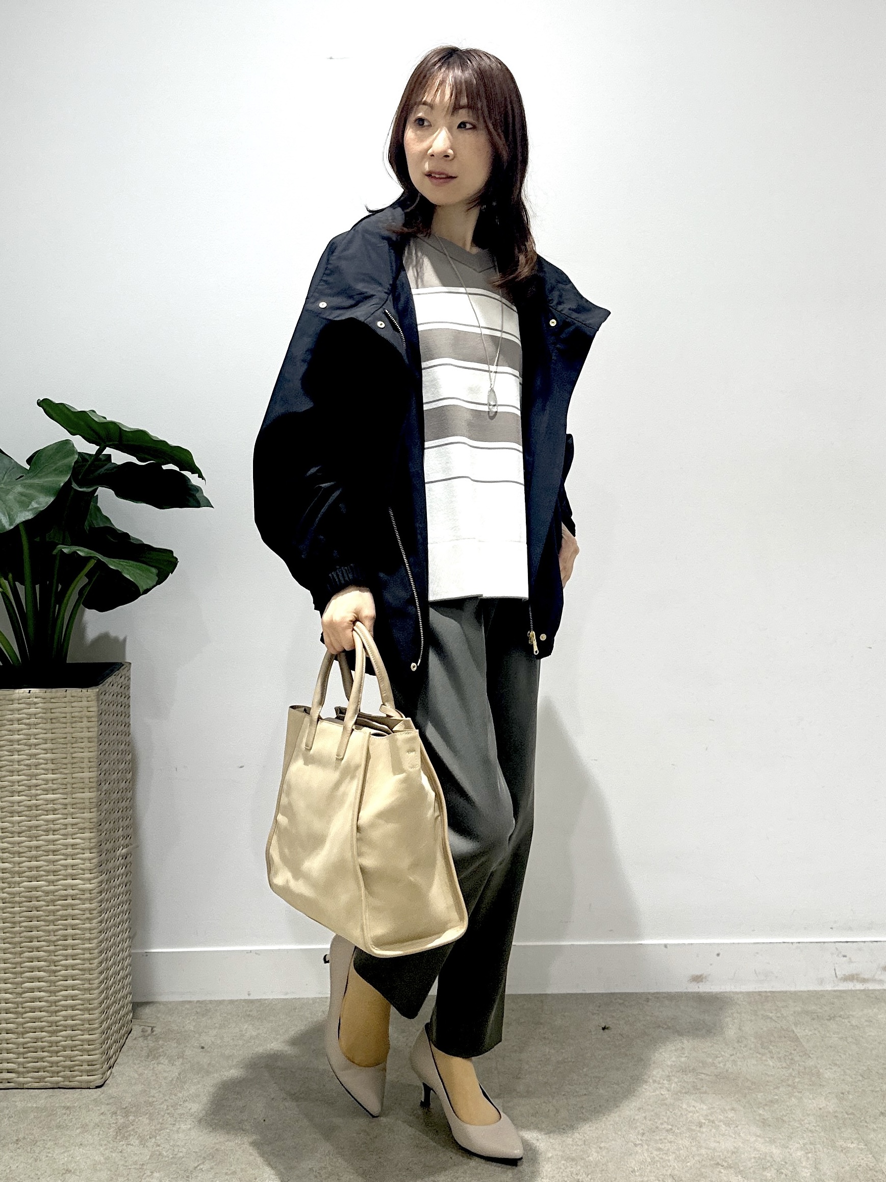 Miwaさんの「UNTITLED｜【顔周りすっきり/体型カバー】ドライタッチVネックニットプルオーバー」を使ったコーディネート