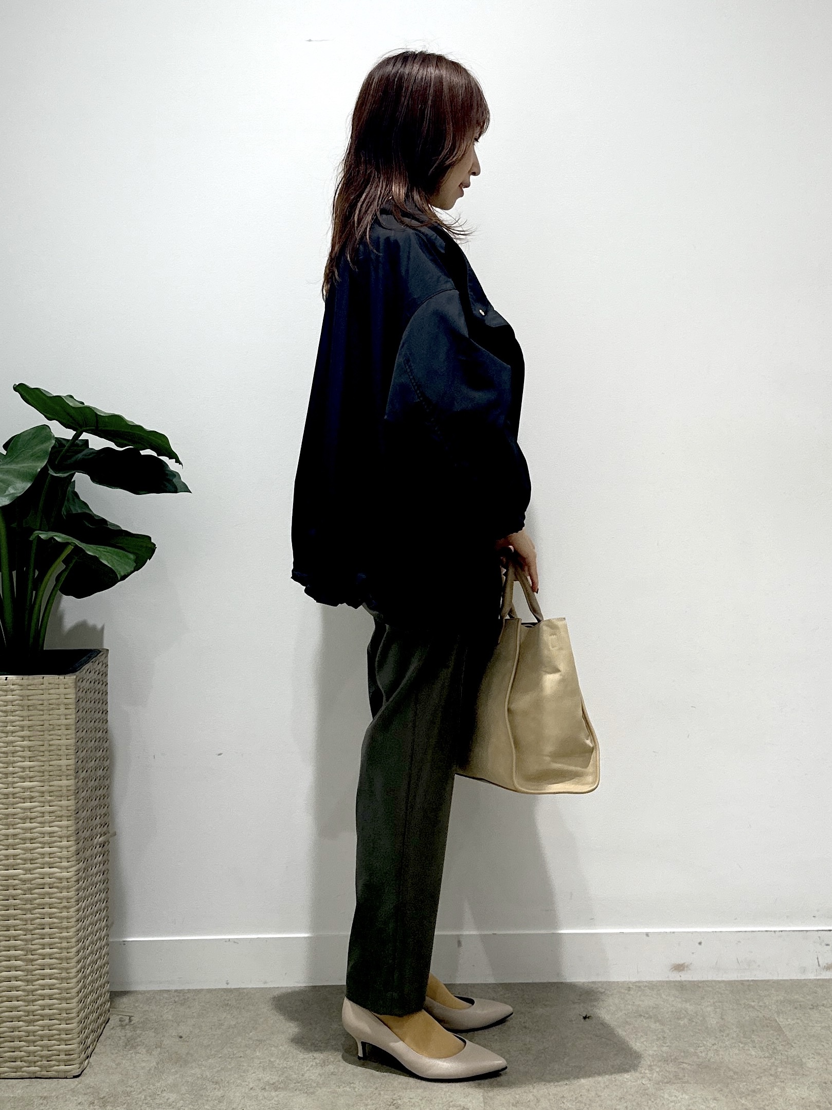 Miwaさんの「UNTITLED｜【顔周りすっきり/体型カバー】ドライタッチVネックニットプルオーバー」を使ったコーディネート