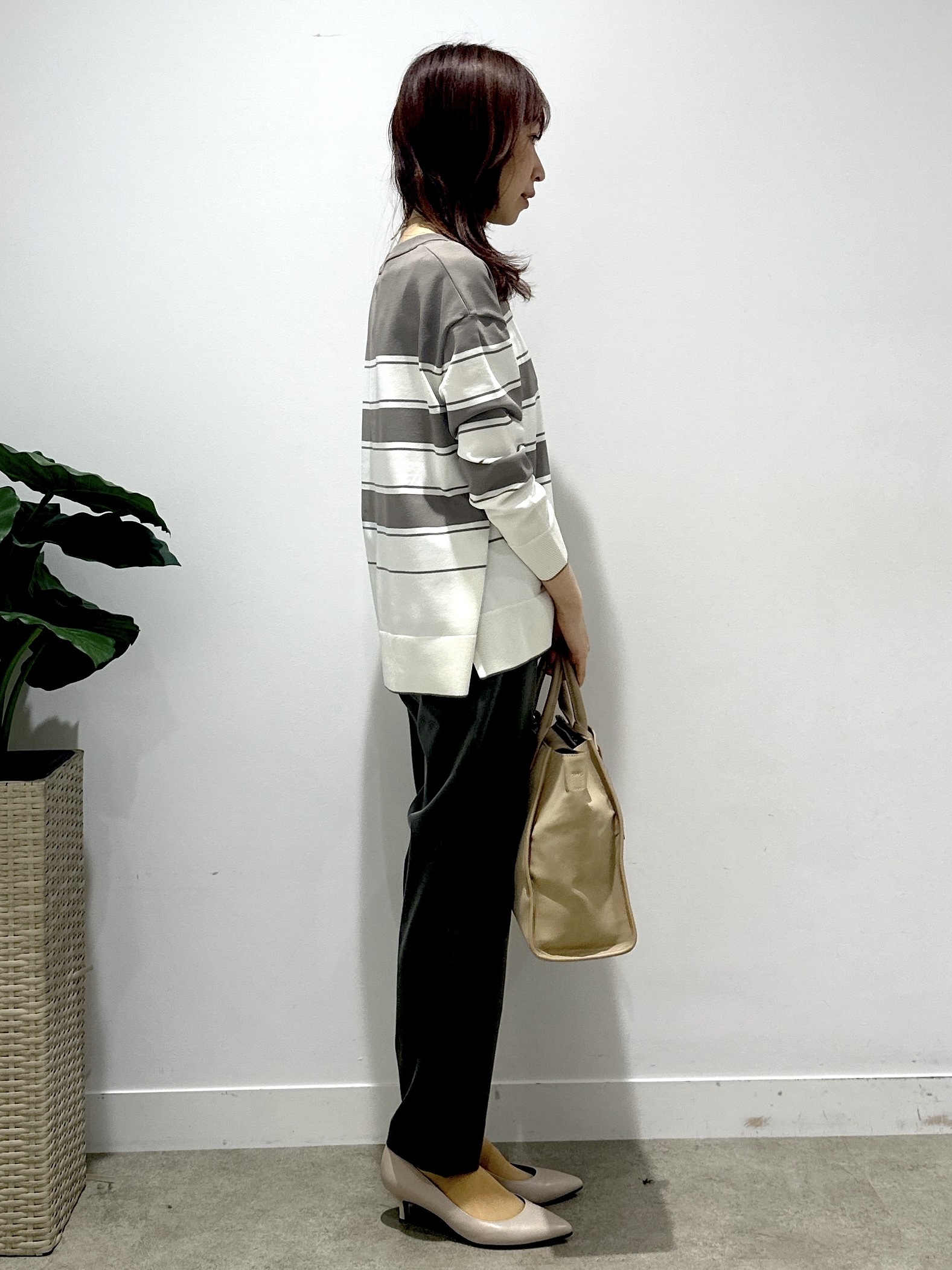 Miwaさんの「UNTITLED｜【顔周りすっきり/体型カバー】ドライタッチVネックニットプルオーバー」を使ったコーディネート