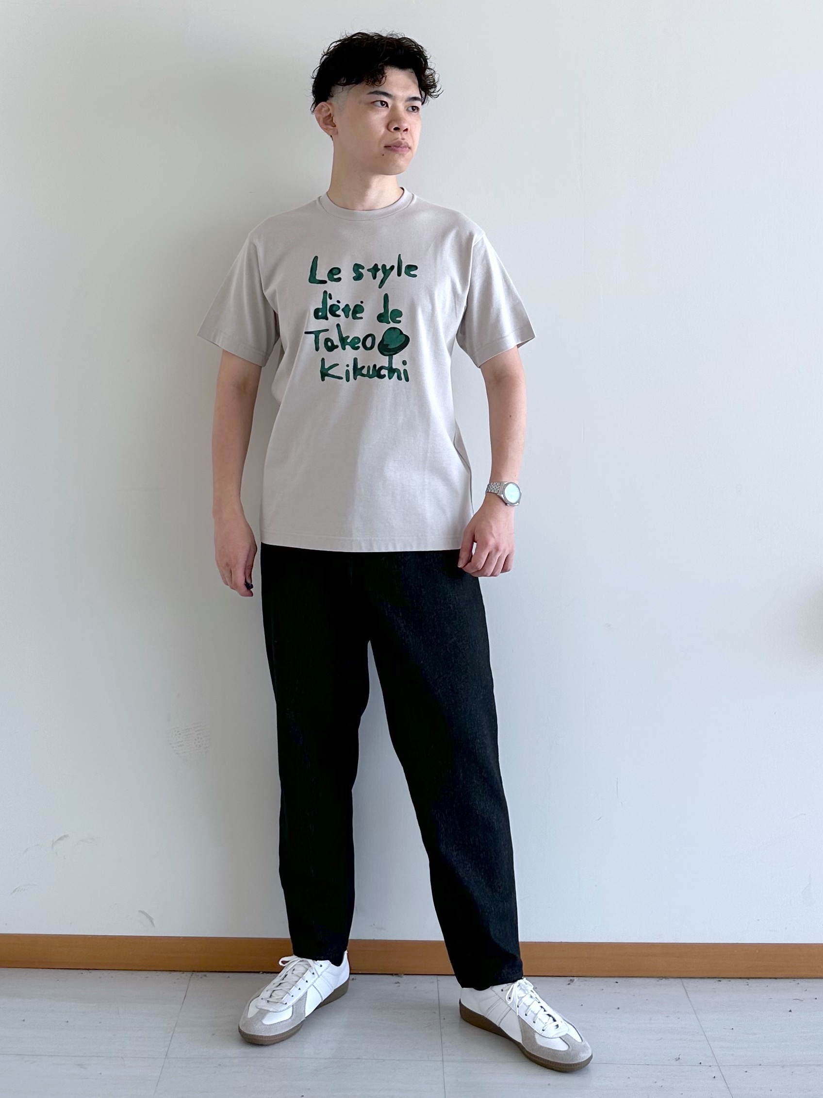イッシーさんの「TAKEO KIKUCHI｜水彩ペイント アートロゴTシャツ」を使ったコーディネート