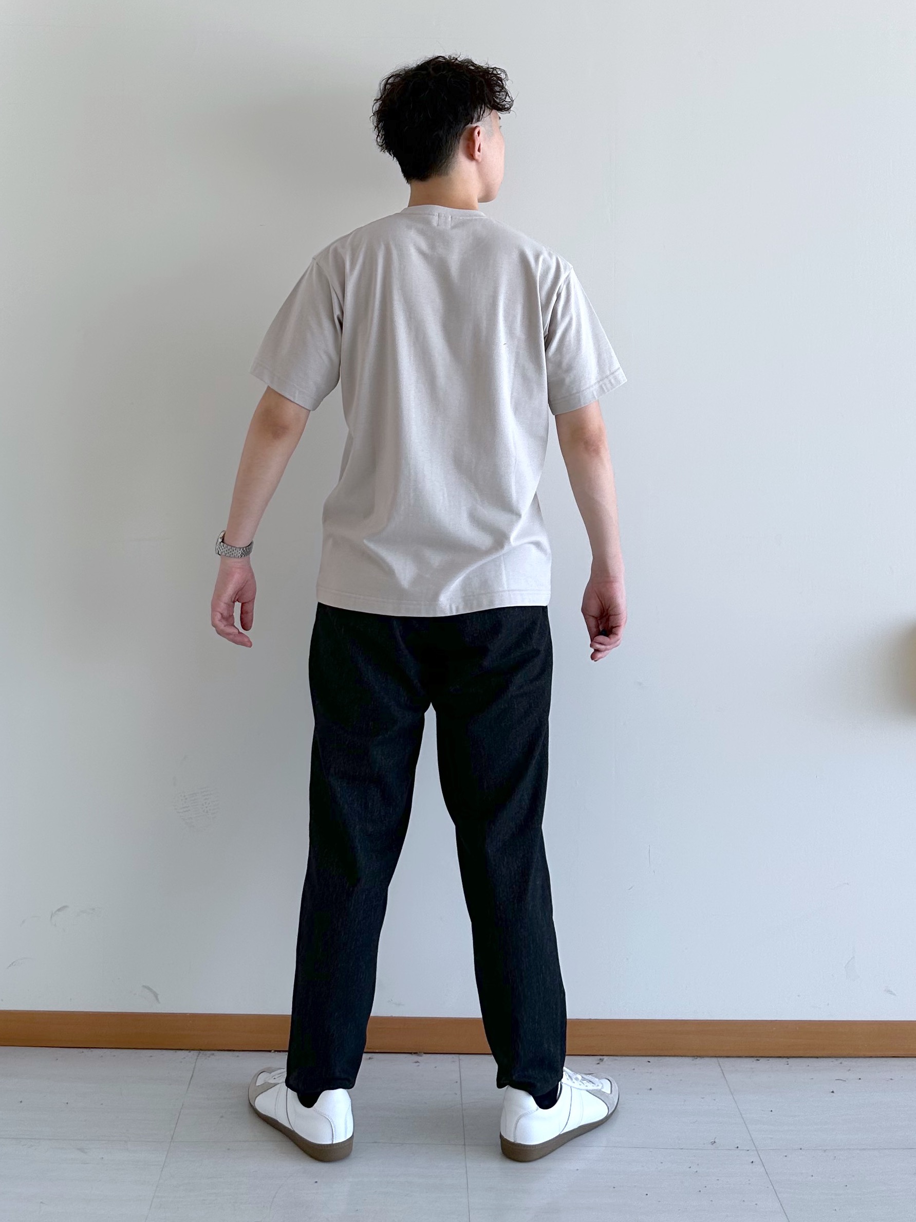 イッシーさんの「TAKEO KIKUCHI｜水彩ペイント アートロゴTシャツ」を使ったコーディネート