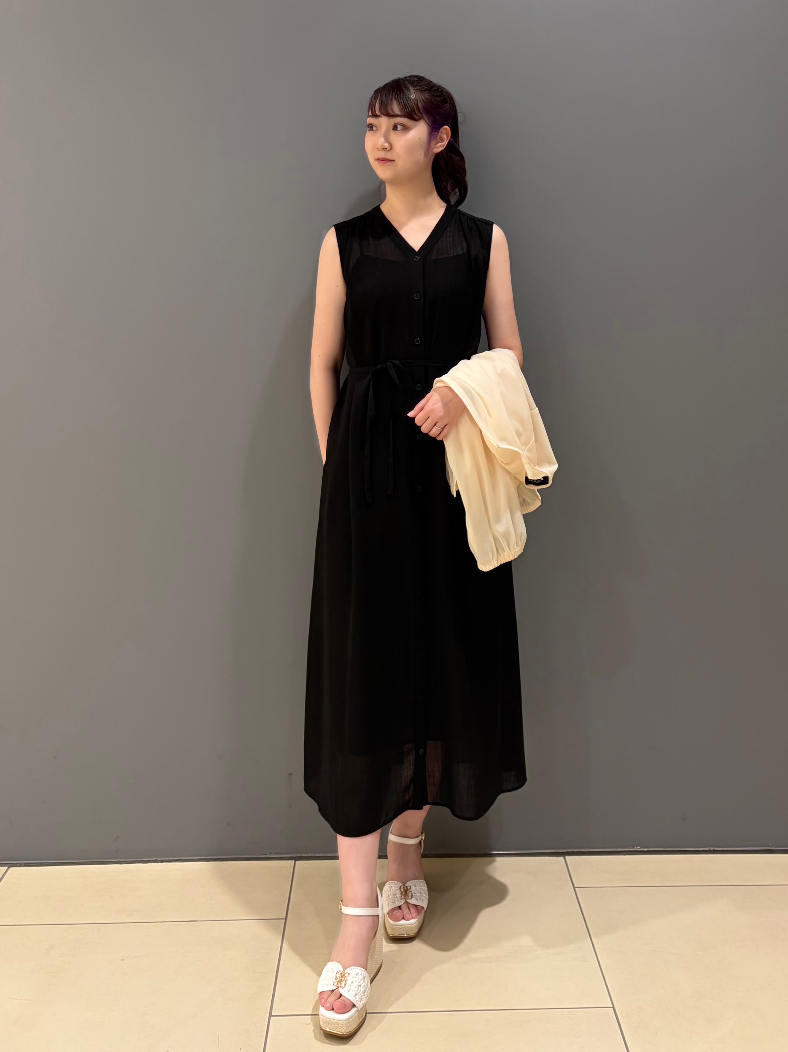 miさんの「UNTITLED｜【秋羽織り/ジップ】トリコットシアーブラウス」を使ったコーディネート