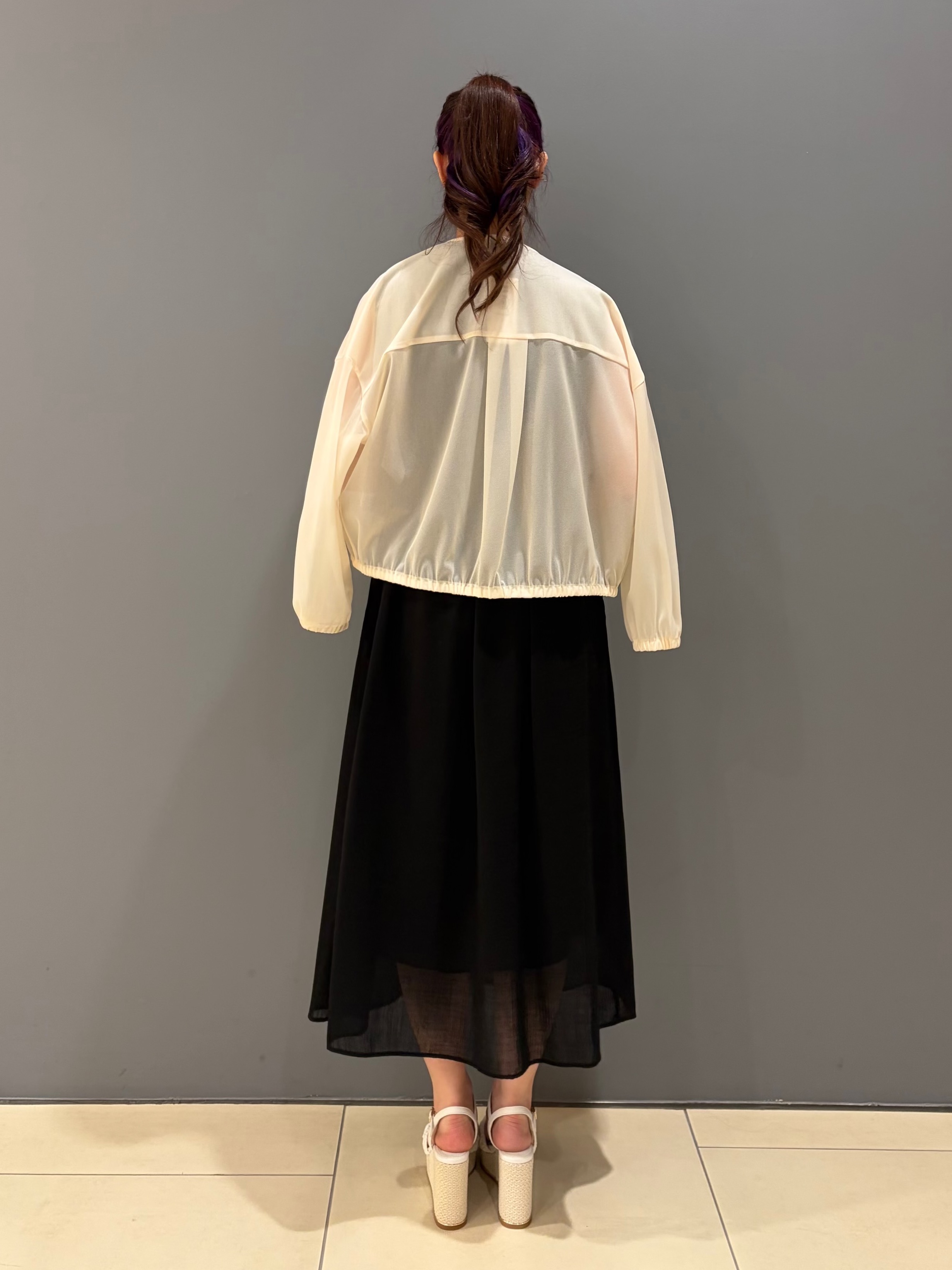 miさんの「UNTITLED｜【秋羽織り/ジップ】トリコットシアーブラウス」を使ったコーディネート
