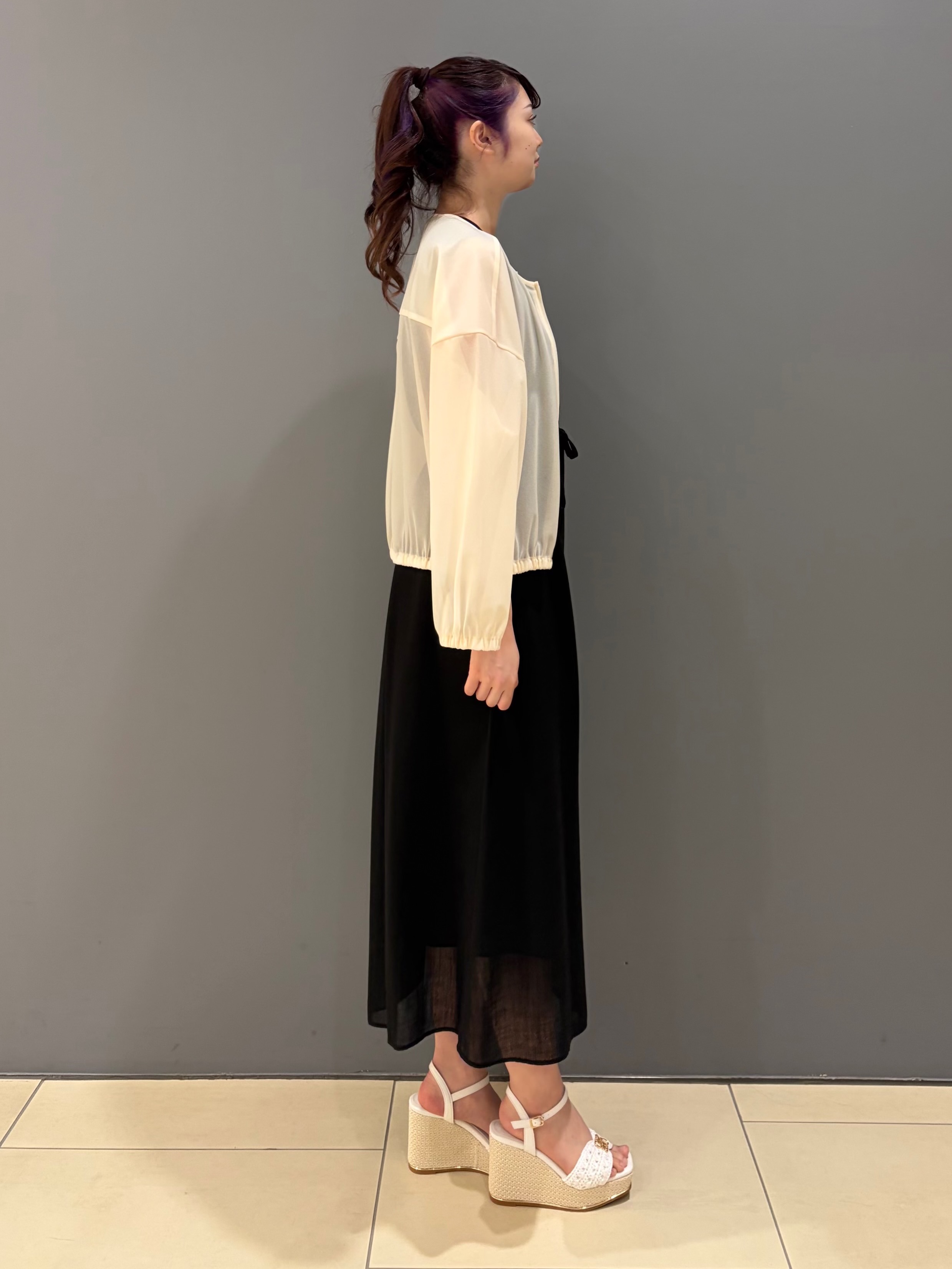 miさんの「UNTITLED｜【秋羽織り/ジップ】トリコットシアーブラウス」を使ったコーディネート