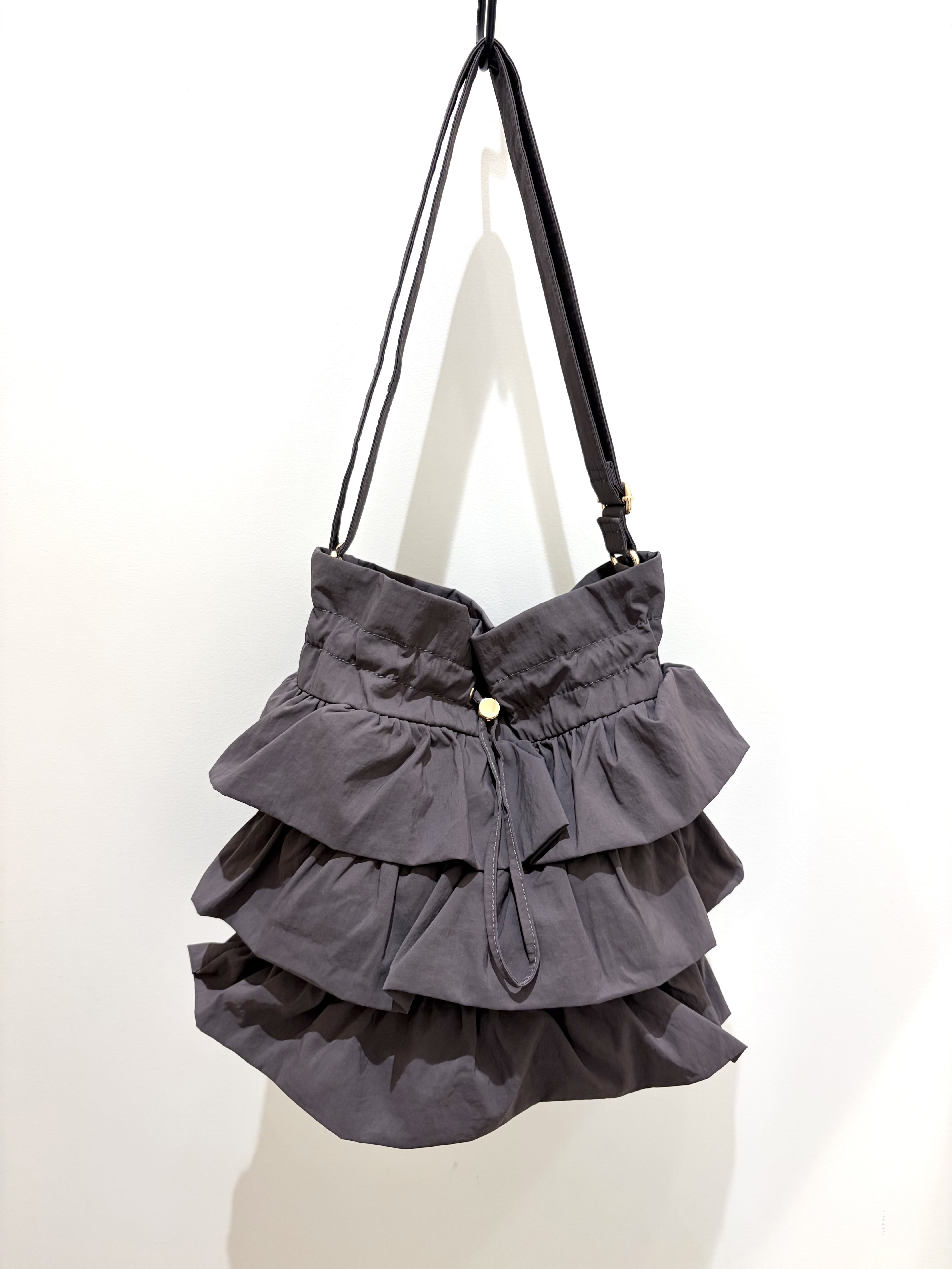 kikiさんの「grove｜人気BAGにドット柄・レースが新登場！ティアードドロストショルダー」を使ったコーディネート