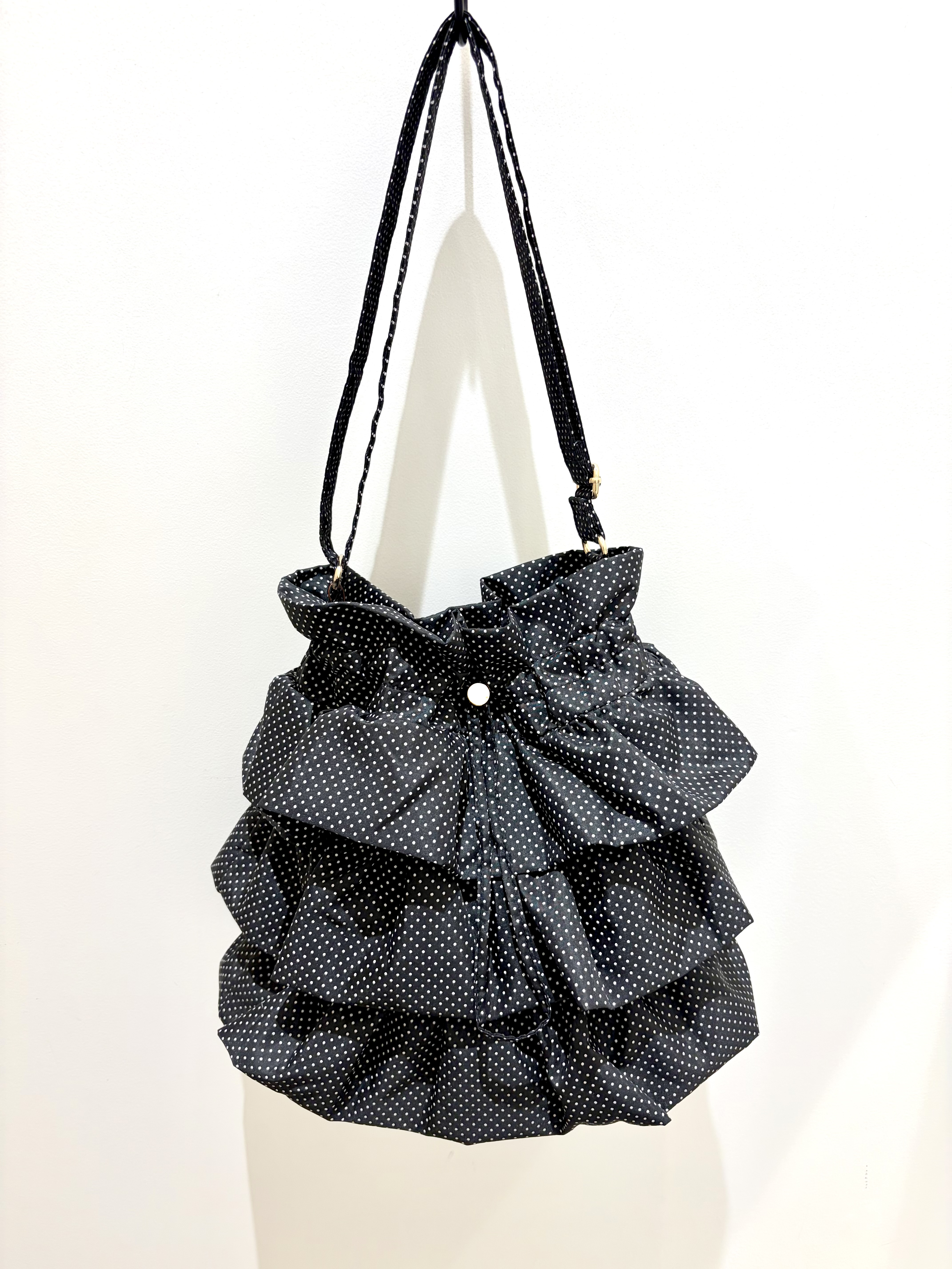 kikiさんの「grove｜人気BAGにドット柄・レースが新登場！ティアードドロストショルダー」を使ったコーディネート