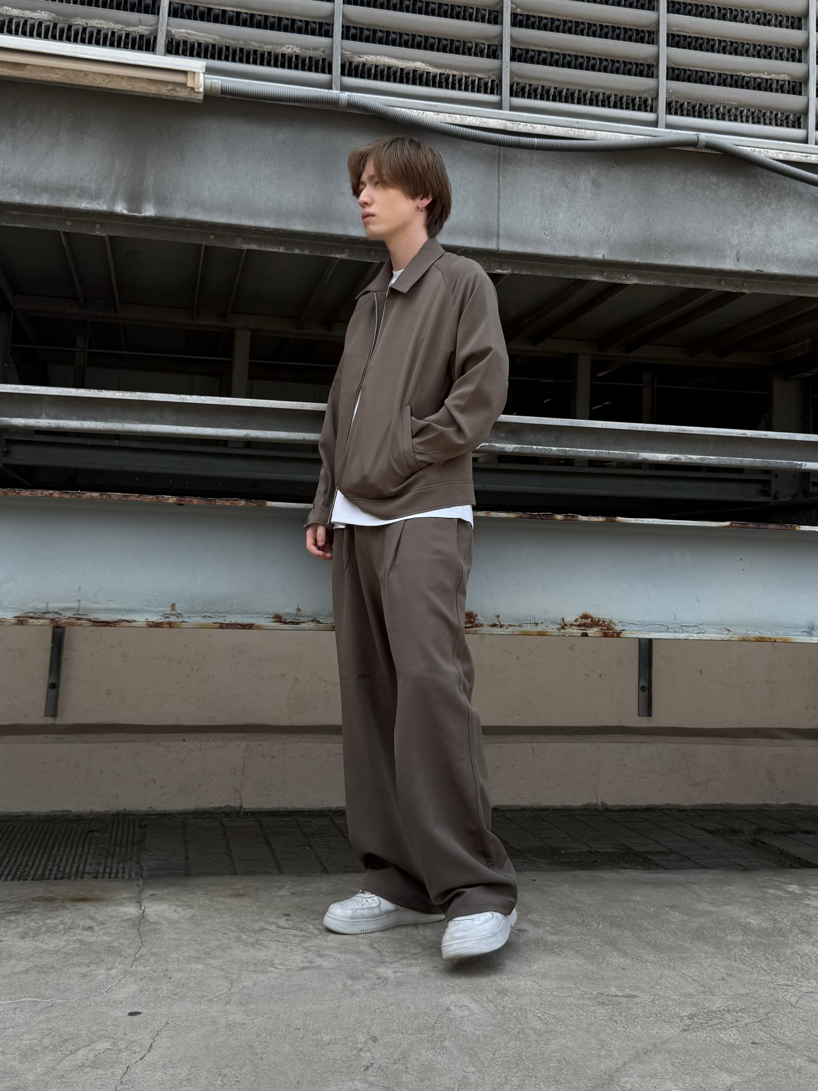 カネダさんの「tk.TAKEO KIKUCHI｜【防シワ／ストレッチ/セット対応可】smart shift seriesワイドストレートパンツ」を使ったコーディネート