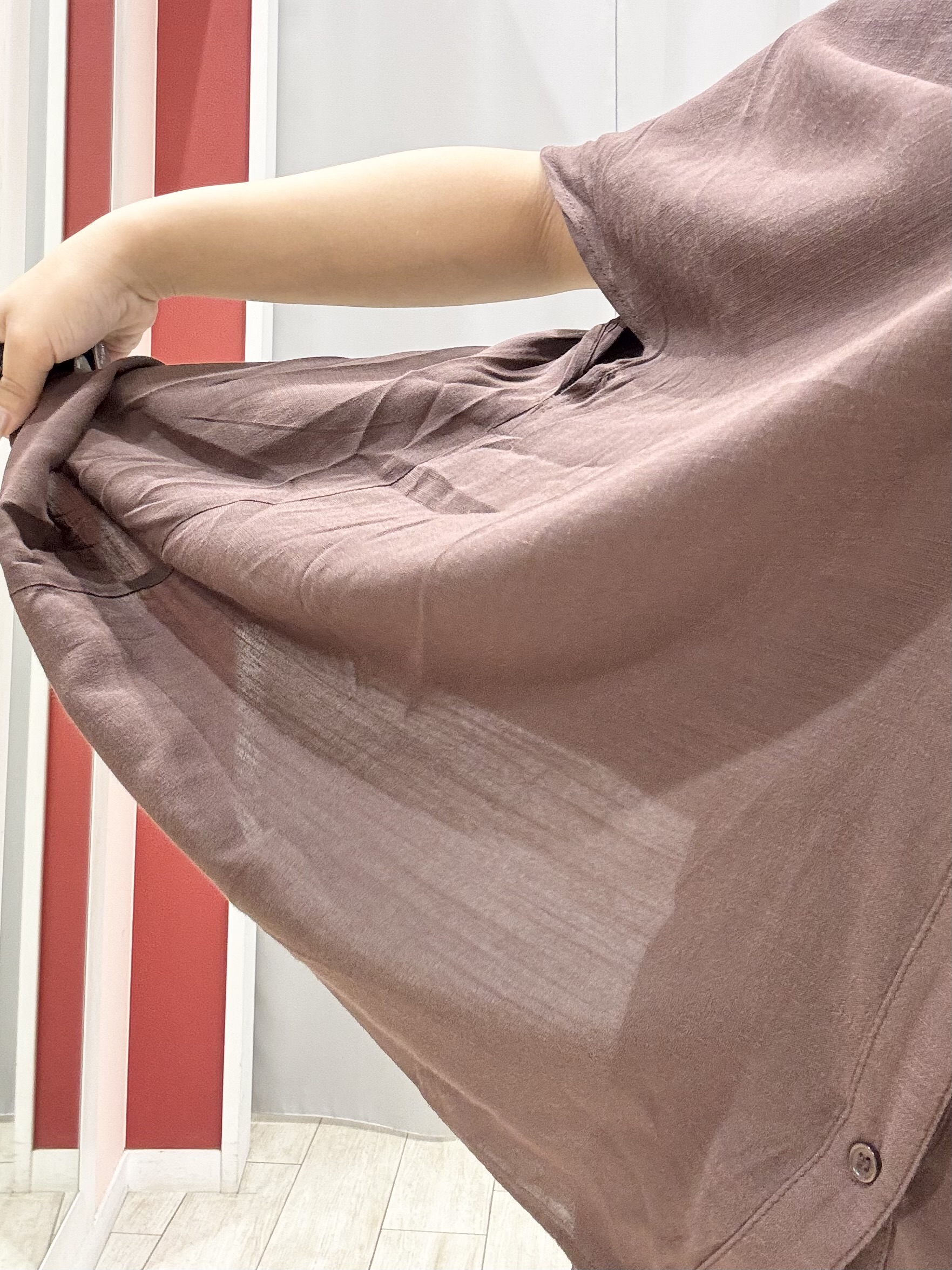 shioさんの「SHOO･LA･RUE｜【UV/洗濯機可】ほんのりシアーで上品な バックギャザーブラウス」を使ったコーディネート