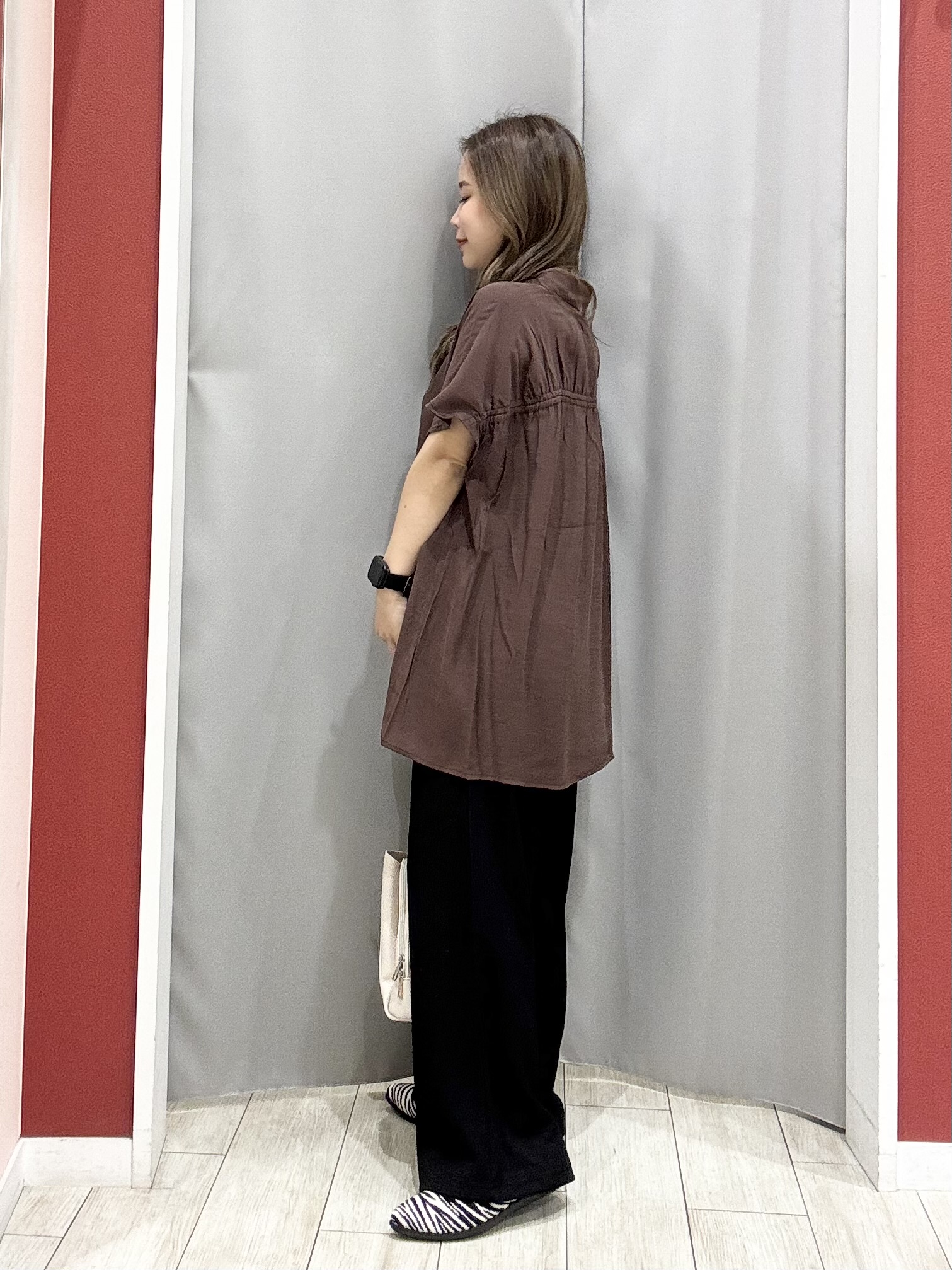 shioさんの「SHOO･LA･RUE｜【UV/洗濯機可】ほんのりシアーで上品な バックギャザーブラウス」を使ったコーディネート