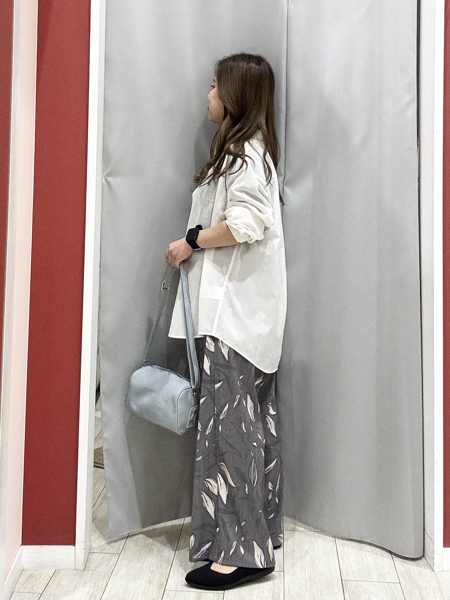 shioさんの「SHOO･LA･RUE｜【通気性〇/S-LL/洗濯機可】羽織にも使いやすい きちんとベーシックシャツ」を使ったコーディネート