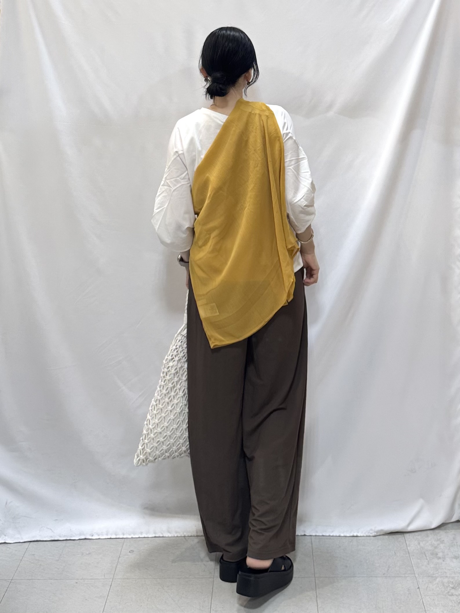 𝐇𝐢𝐫𝐨𝐦𝐢さんの「SHOO･LA･RUE｜【洗濯機可】ダブルポケット 楊柳しぼしぼシアーシャツ」を使ったコーディネート