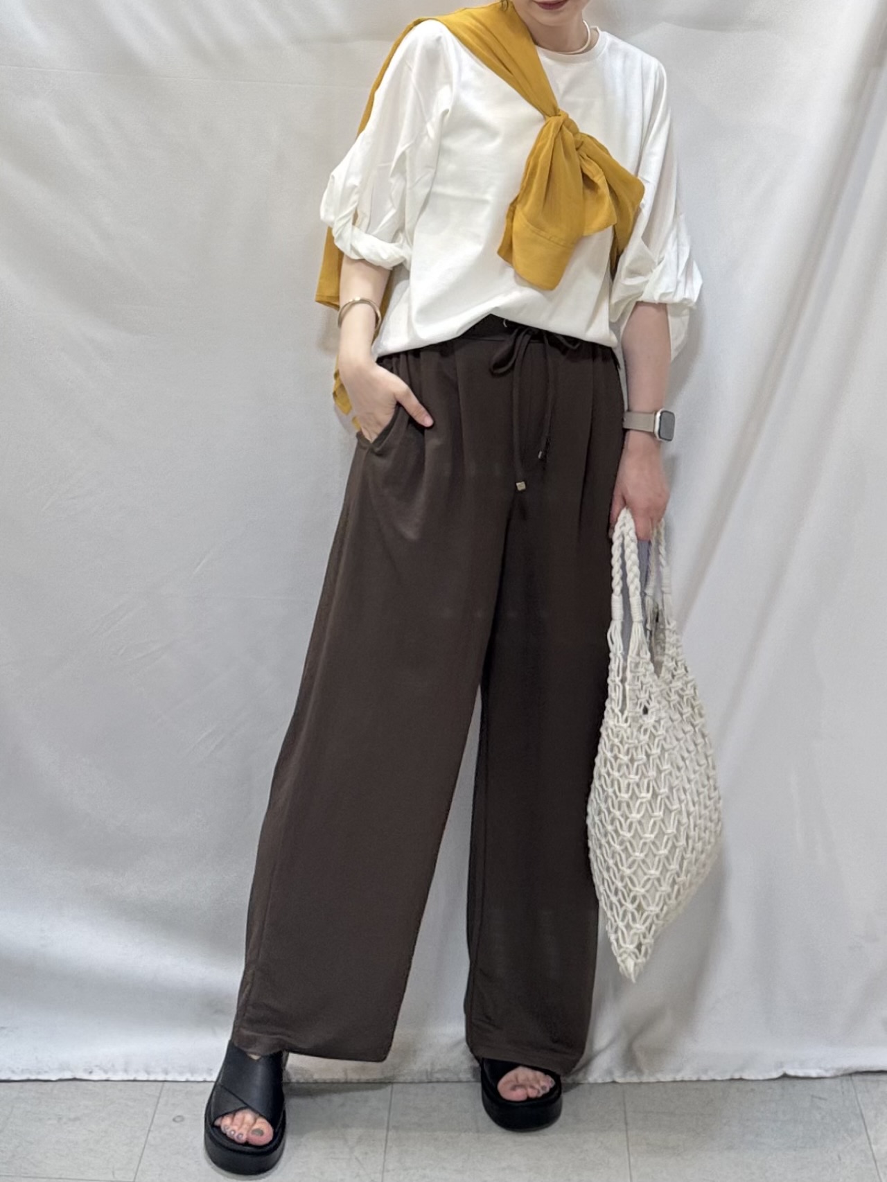 𝐇𝐢𝐫𝐨𝐦𝐢さんの「SHOO･LA･RUE｜【洗濯機可】ダブルポケット 楊柳しぼしぼシアーシャツ」を使ったコーディネート
