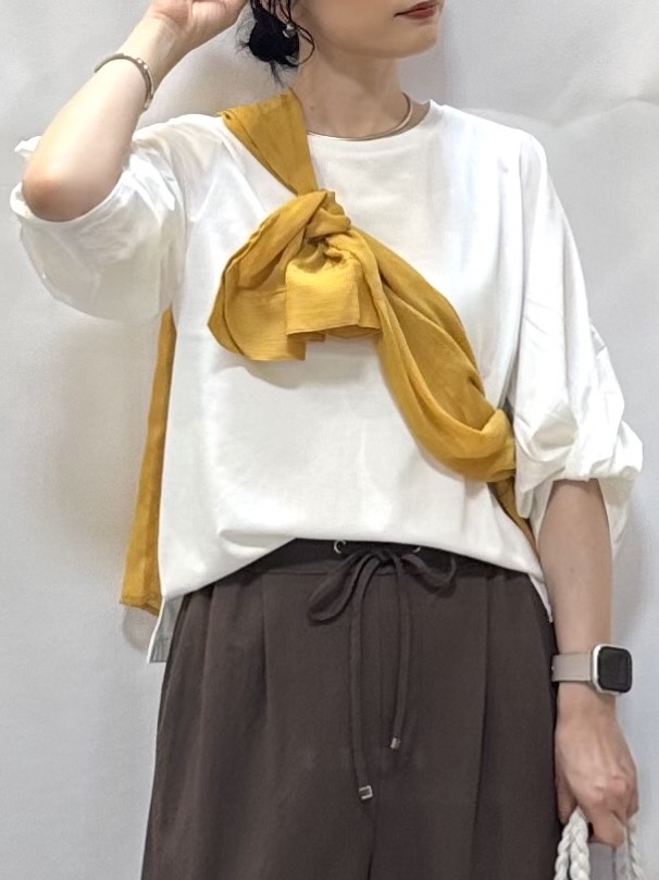 𝐇𝐢𝐫𝐨𝐦𝐢さんの「SHOO･LA･RUE｜【洗濯機可】ダブルポケット 楊柳しぼしぼシアーシャツ」を使ったコーディネート