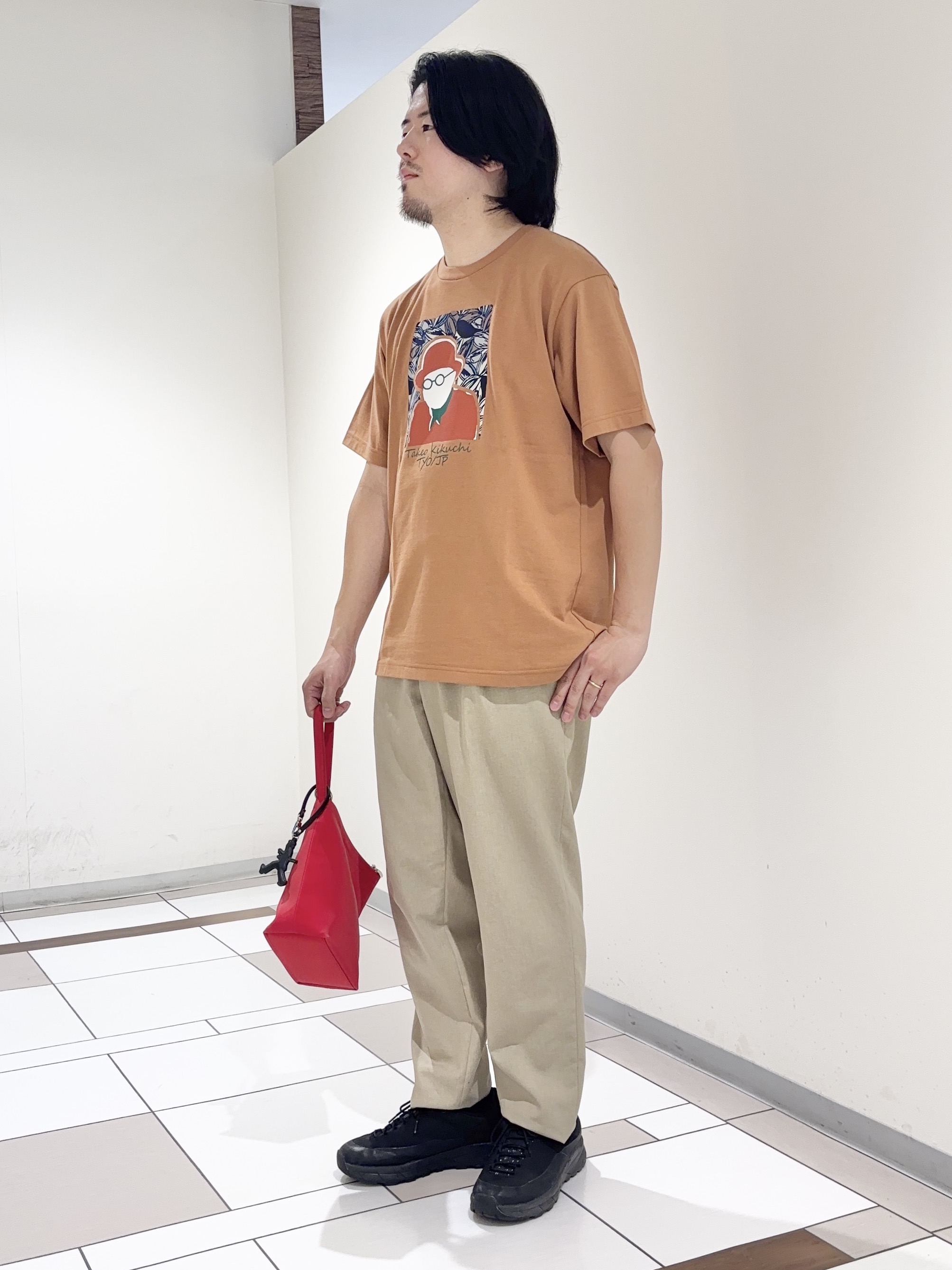 及川さんの「TAKEO KIKUCHI｜ポートレートアートＴシャツ」を使ったコーディネート
