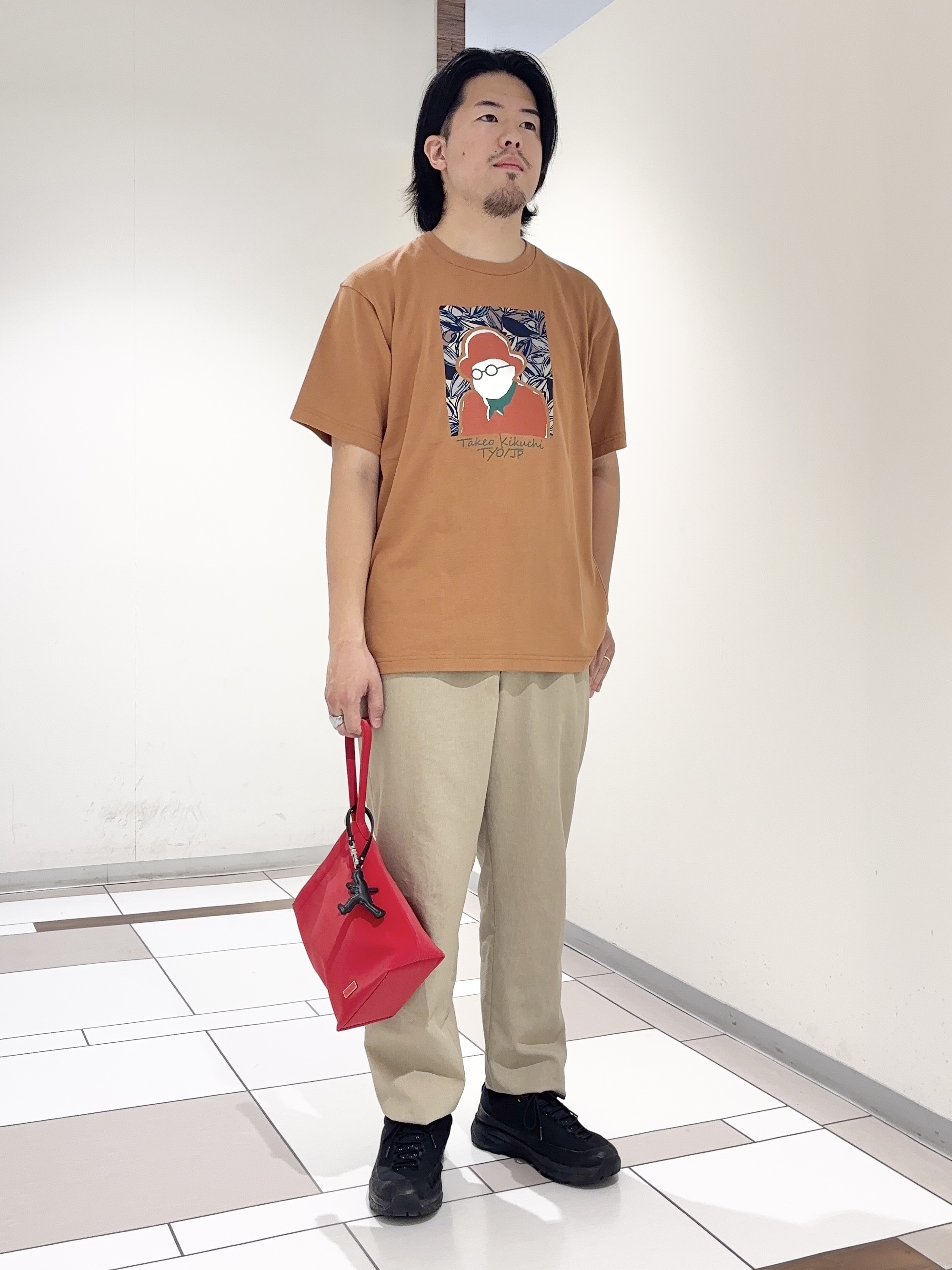 及川さんの「TAKEO KIKUCHI｜ポートレートアートＴシャツ」を使ったコーディネート
