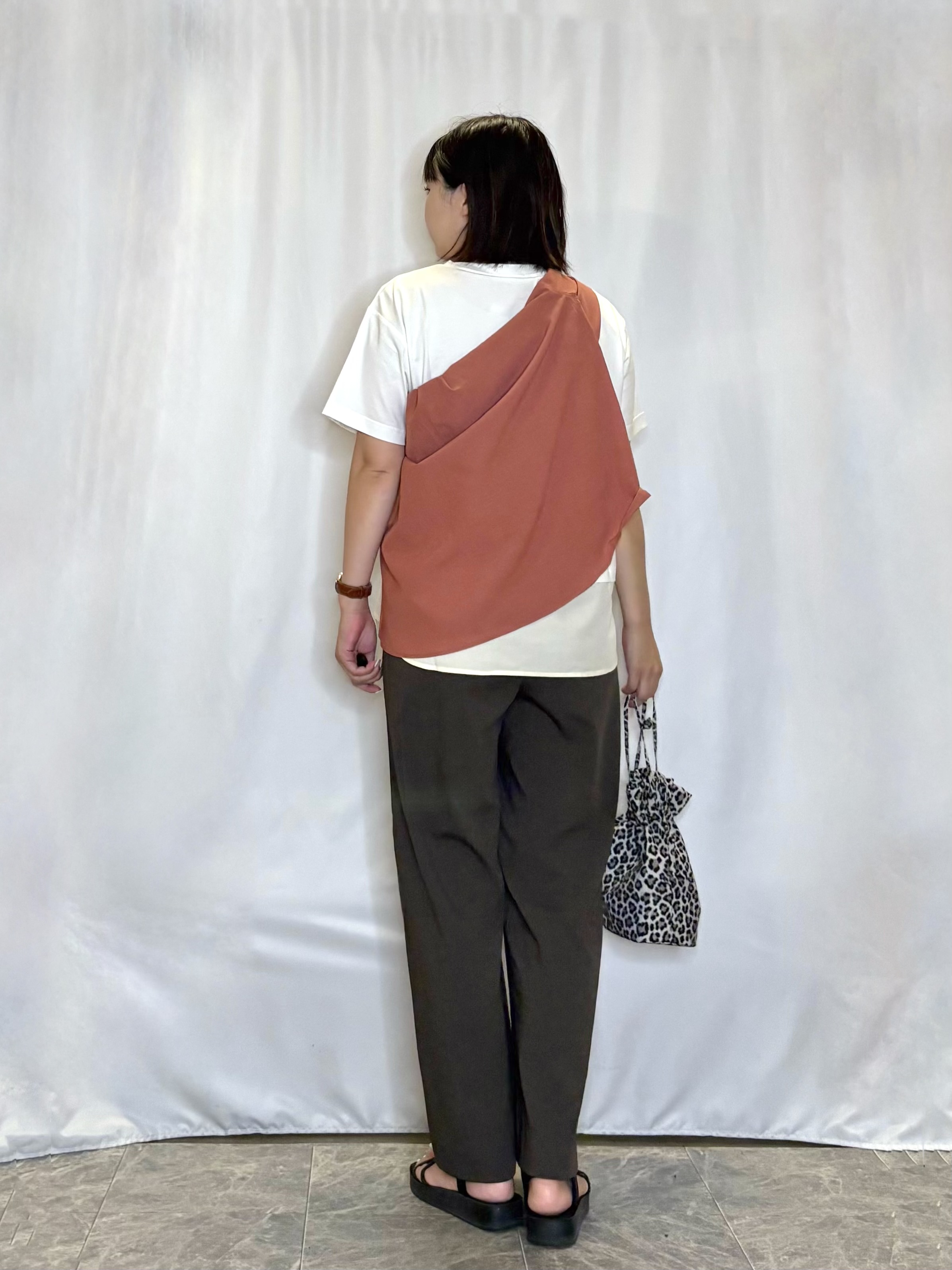 ネリさんの「SHOO･LA･RUE｜【通気性〇/S-LL/洗濯機可】羽織にも使いやすい きちんとベーシックシャツ」を使ったコーディネート