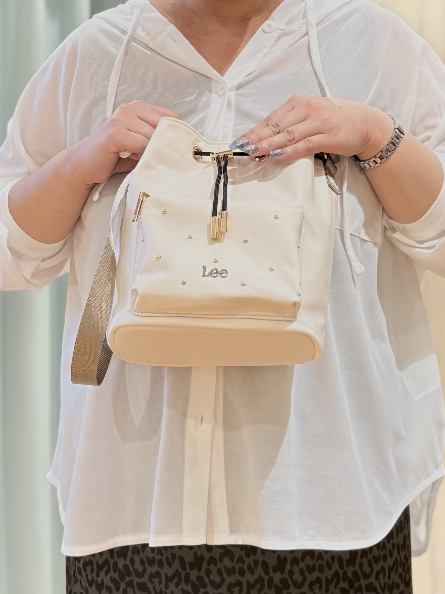 砂糖さんの「SHOO･LA･RUE｜【洗濯機可/体型カバー】程よい透け感の ゆるシア―シャツパーカ」を使ったコーディネート