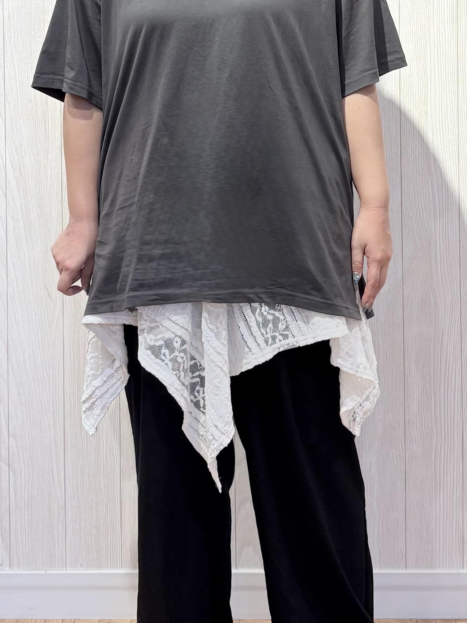 砂糖さんの「SHOO･LA･RUE｜【体型カバー】ゆるっとBIGアソートTシャツ」を使ったコーディネート