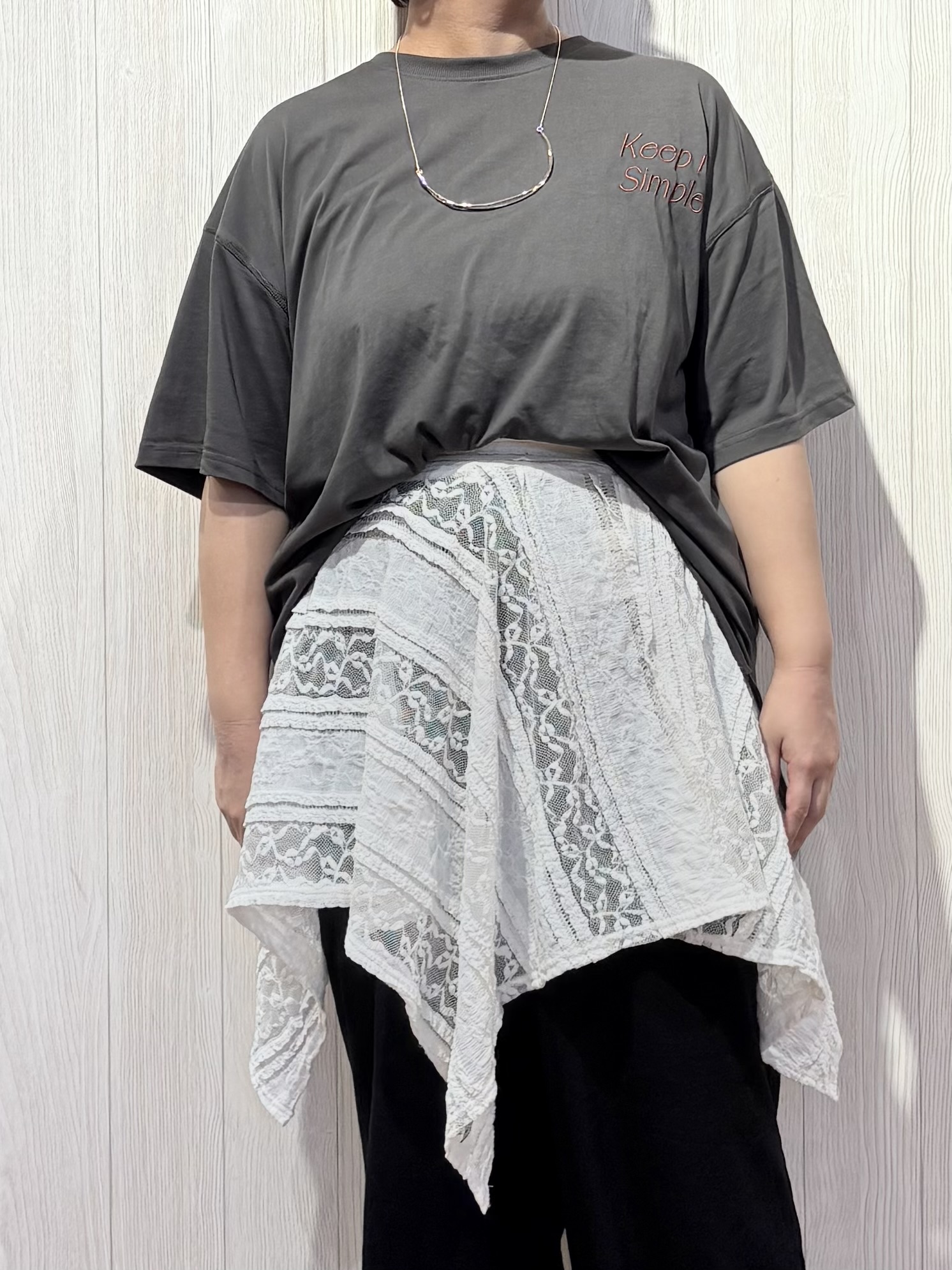 砂糖さんの「SHOO･LA･RUE｜【体型カバー】ゆるっとBIGアソートTシャツ」を使ったコーディネート