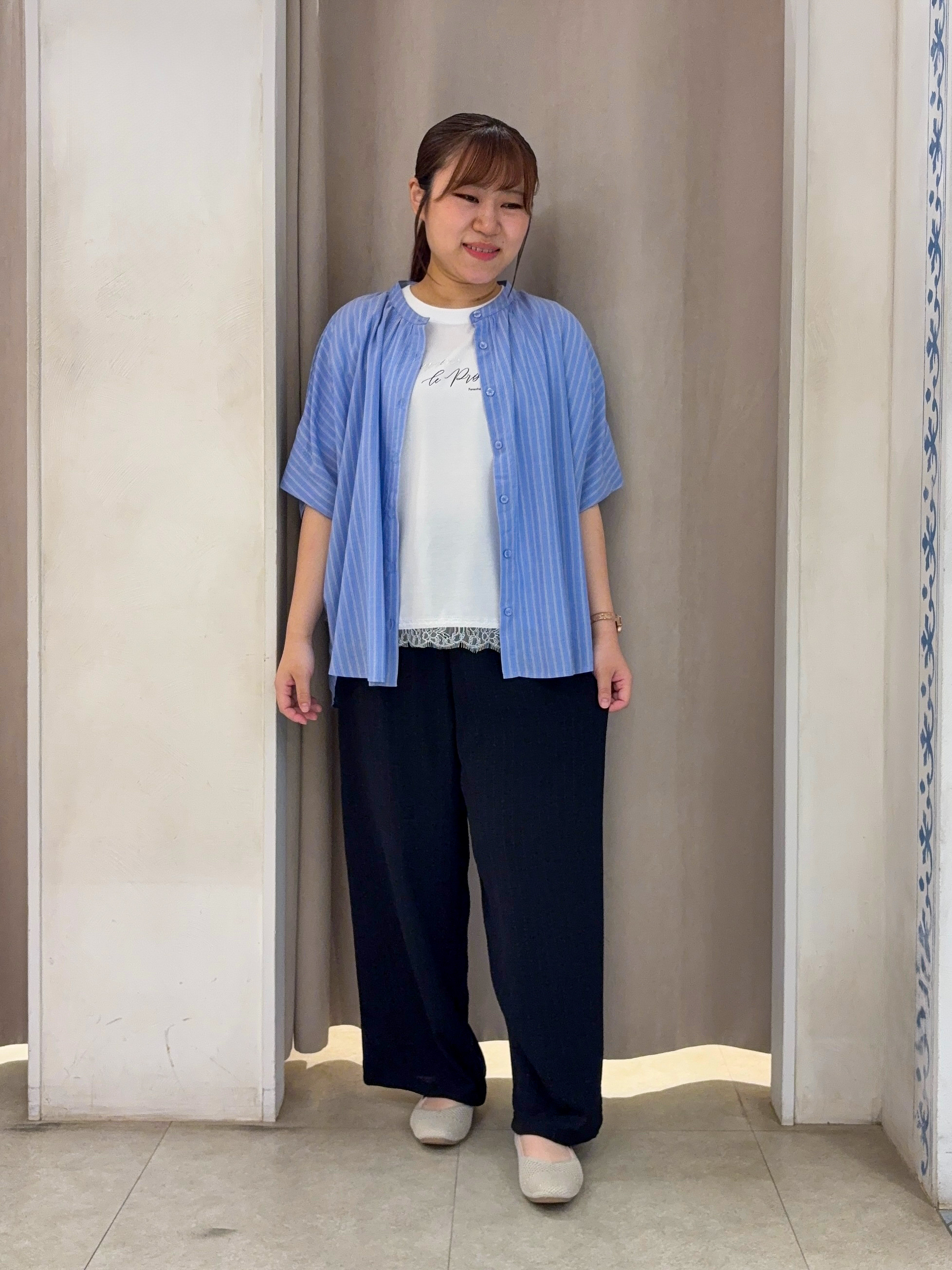 SO(R)Aさんの「SHOO･LA･RUE｜【洗濯機可/体型カバー】二の腕隠れる ゆるっとドルマンバンドカラーシャツ」を使ったコーディネート