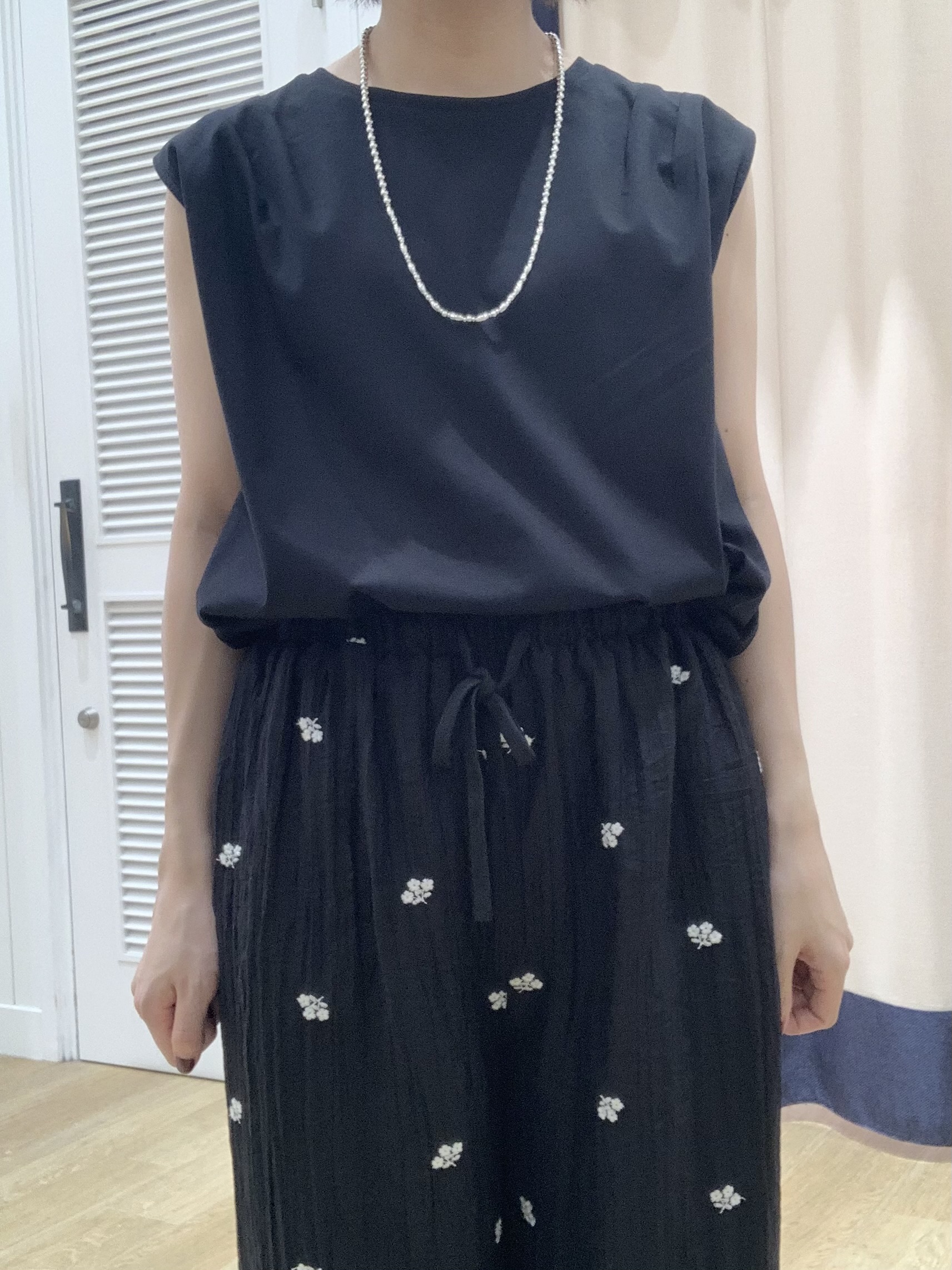 IMARIさんの「Dessin｜【接触冷感/UVカット】美光沢ノースリーブカットソー」を使ったコーディネート