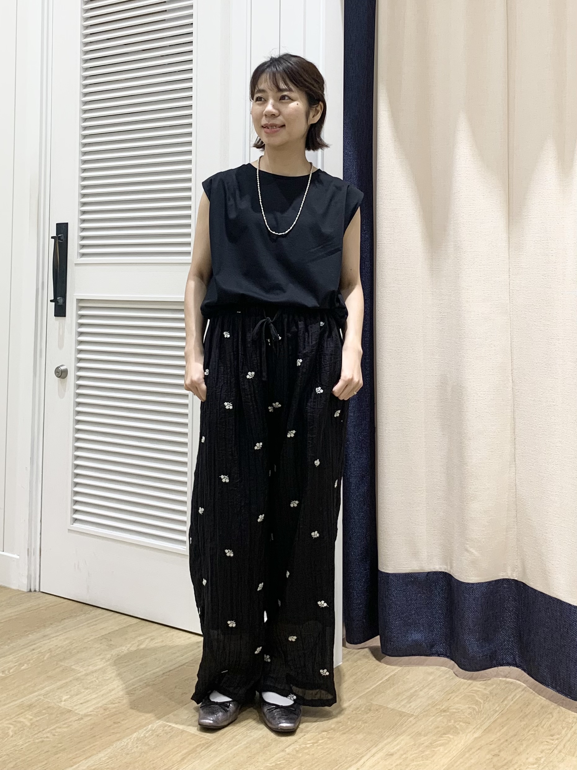 IMARIさんの「Dessin｜【接触冷感/UVカット】美光沢ノースリーブカットソー」を使ったコーディネート