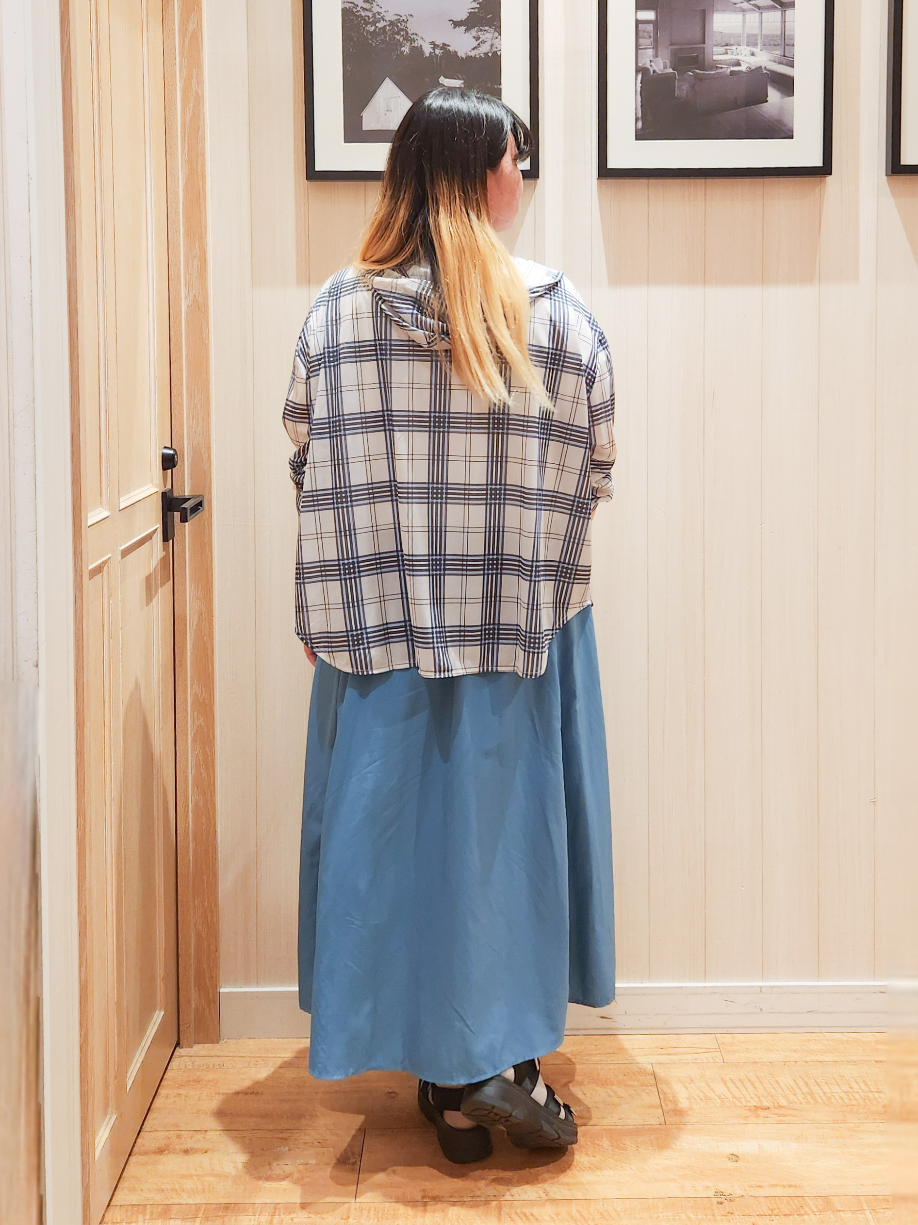 れーやんさんの「SHOO･LA･RUE｜【洗濯機可/体型カバー】程よい透け感の ゆるシア―シャツパーカ」を使ったコーディネート