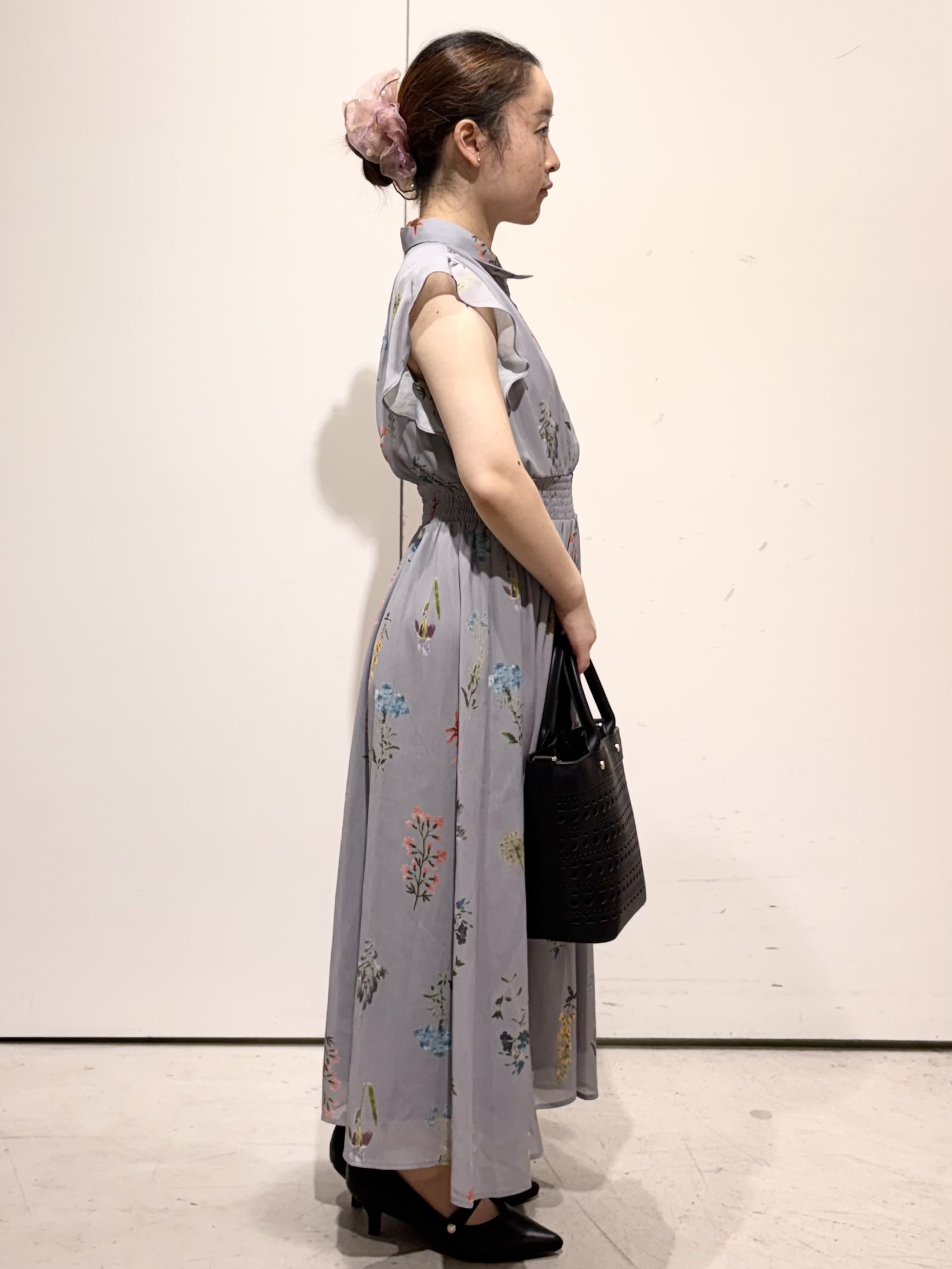 tomominさんの「OPAQUE.CLIP｜【接触冷感】シアーラメドルマンショートカーディガン《洗濯機OK》」を使ったコーディネート