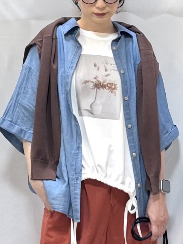 𝐇𝐢𝐫𝐨𝐦𝐢さんの「SHOO･LA･RUE｜【洗濯機可/S-LL】配色シフォン襟でサマ見え 上品シアーカーディガン」を使ったコーディネート