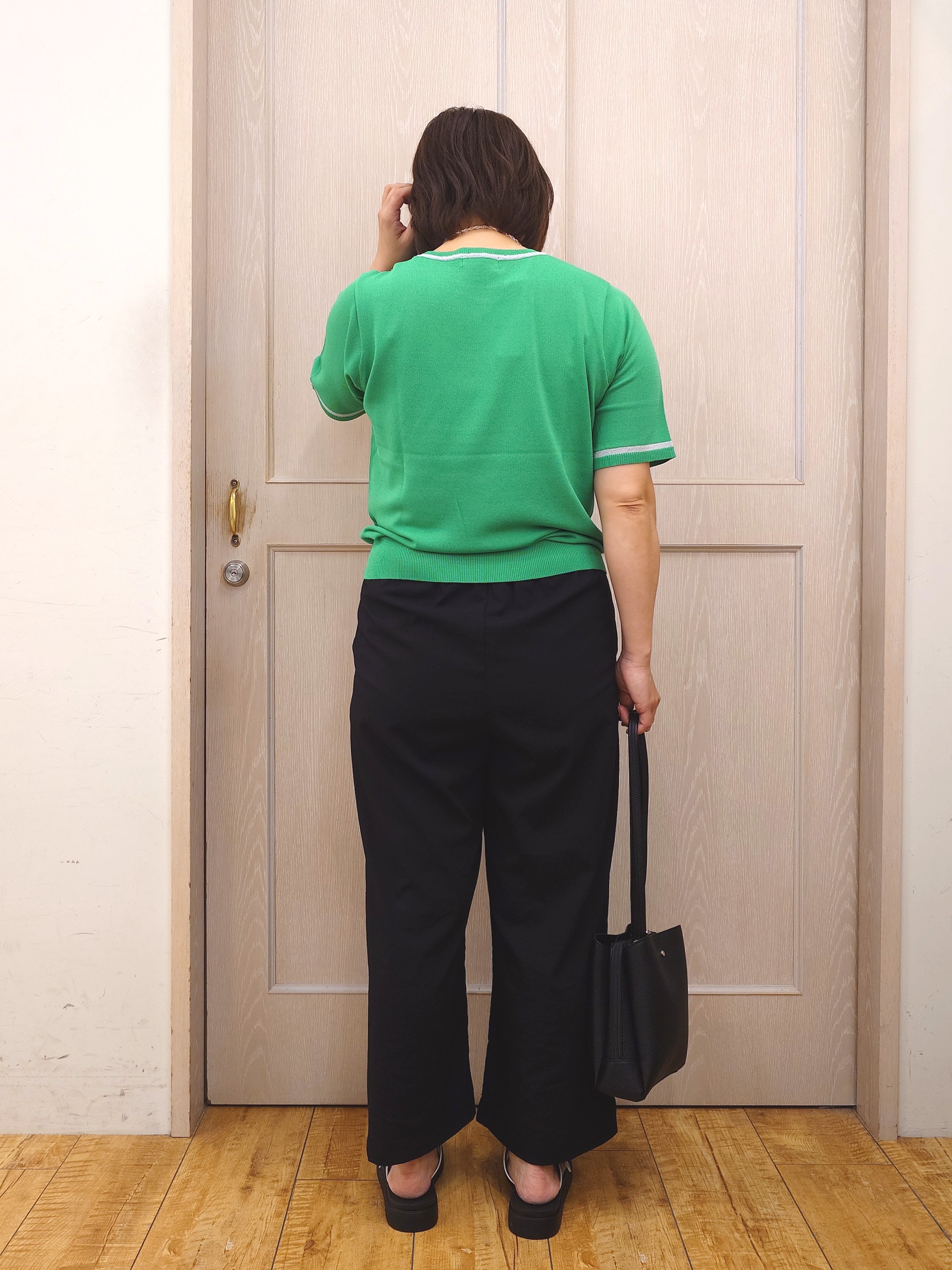 とろろさんの「SHOO･LA･RUE｜【洗濯機可/S-LL】キラッと華やか ラメライン五分袖ニット」を使ったコーディネート