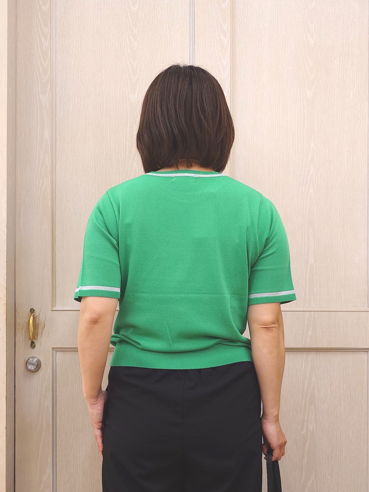 とろろさんの「SHOO･LA･RUE｜【洗濯機可/S-LL】キラッと華やか ラメライン五分袖ニット」を使ったコーディネート