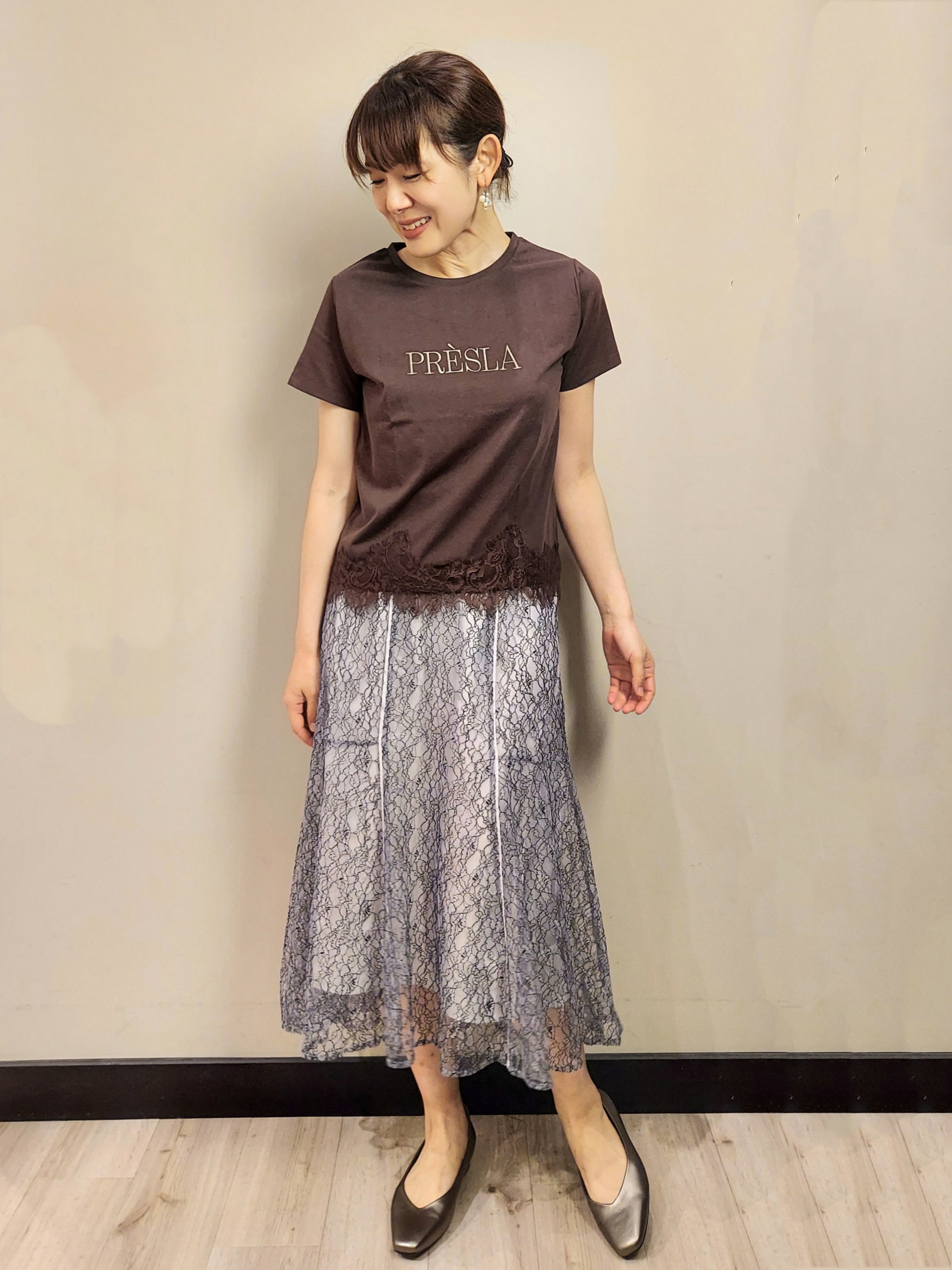 MAKIさんの「index｜【接触冷感／UVケア】裾レースロゴTシャツ《洗濯機OK／S-3L》」を使ったコーディネート