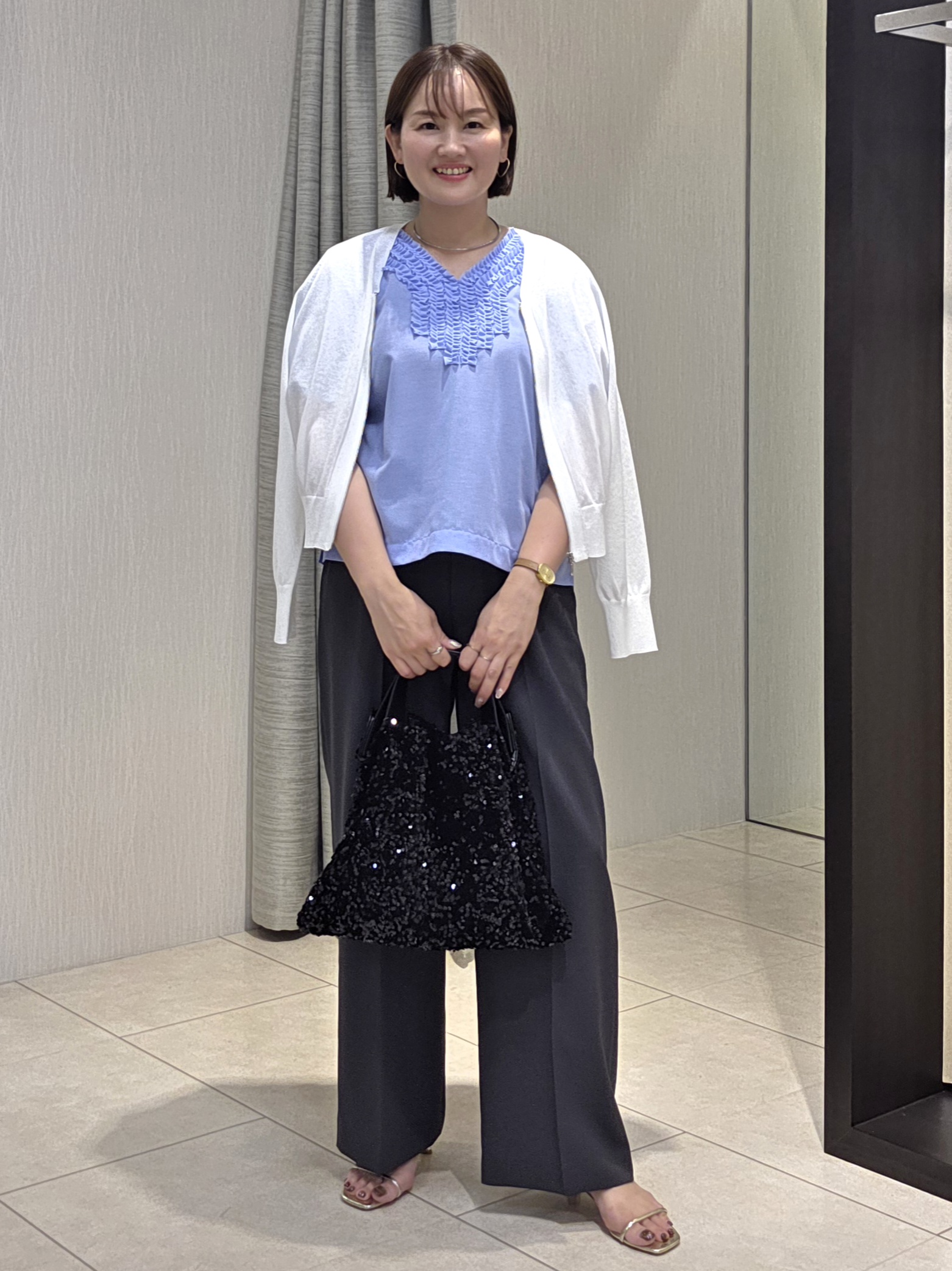 naokoさんの「UNTITLED｜【接触冷感/通気性/洗える】Vネックフリルブラウス」を使ったコーディネート