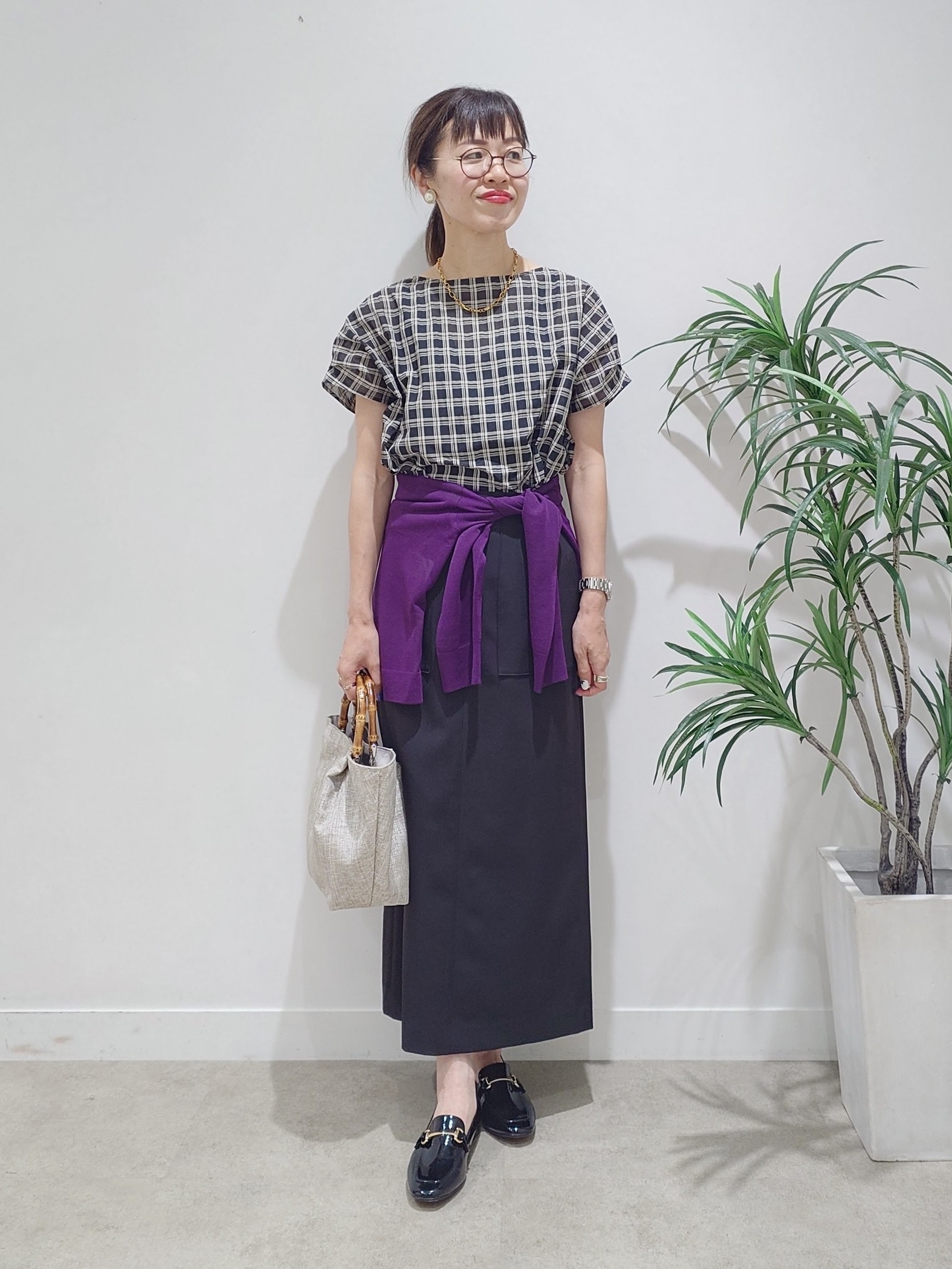 MUTSUKOさんの「UNTITLED｜【秋めきシャツ/体型カバー】シアーチェックブラウス」を使ったコーディネート