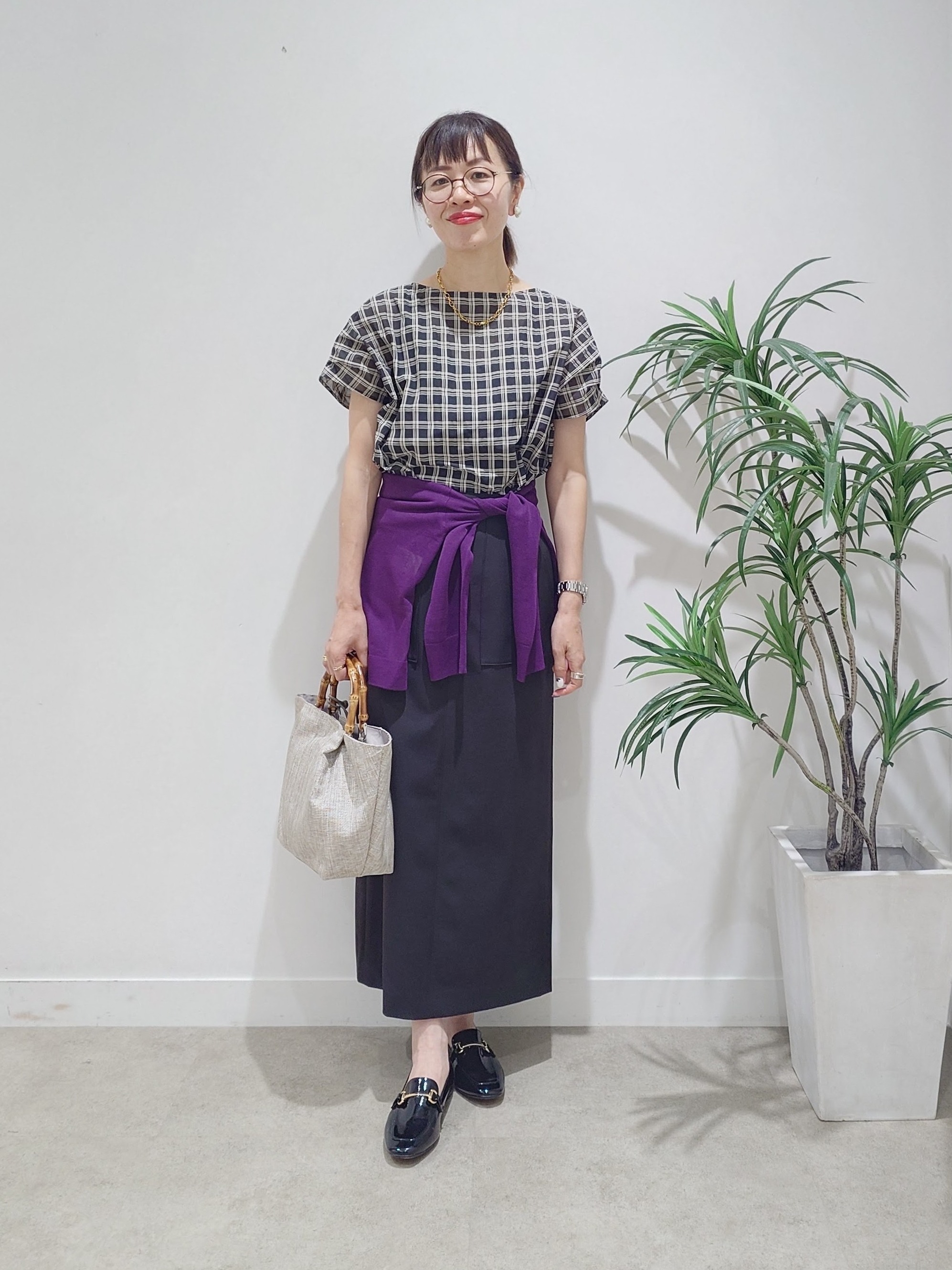 MUTSUKOさんの「UNTITLED｜【秋めきシャツ/体型カバー】シアーチェックブラウス」を使ったコーディネート