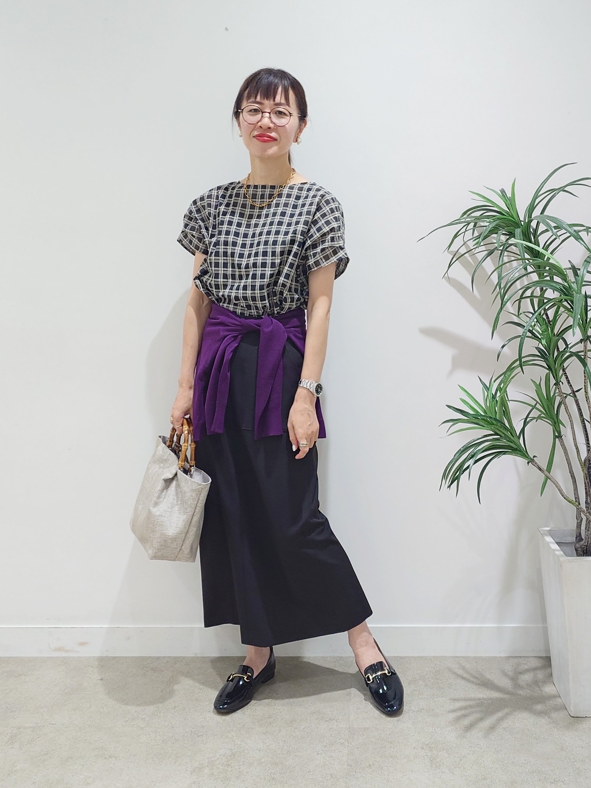 MUTSUKOさんの「UNTITLED｜【秋めきシャツ/体型カバー】シアーチェックブラウス」を使ったコーディネート