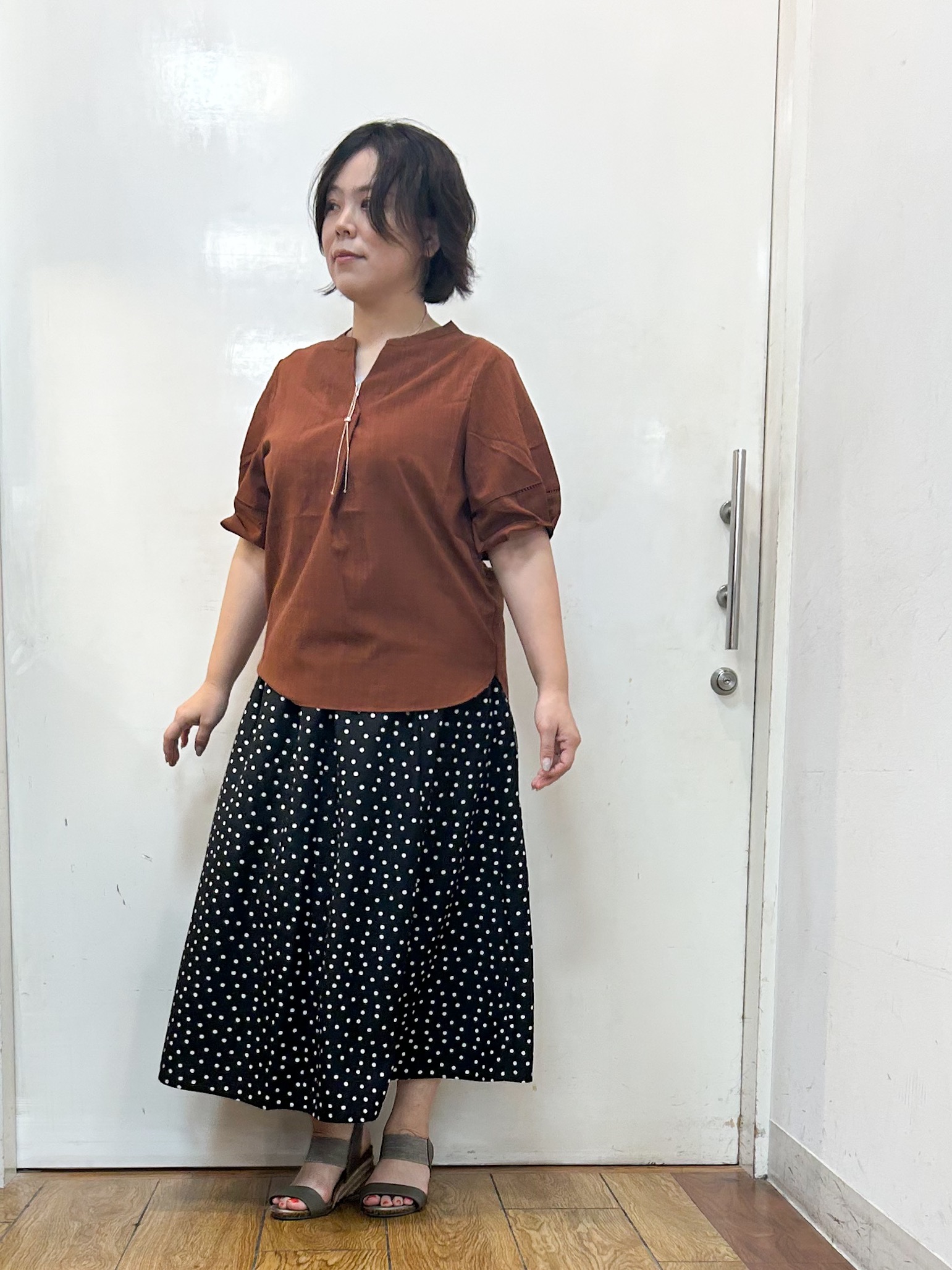 haruさんの「SHOO･LA･RUE｜【洗濯後しわになりにくい/インせずきまる】シンプルだけど女性らしい 麻調スキッパーブラウス」を使ったコーディネート