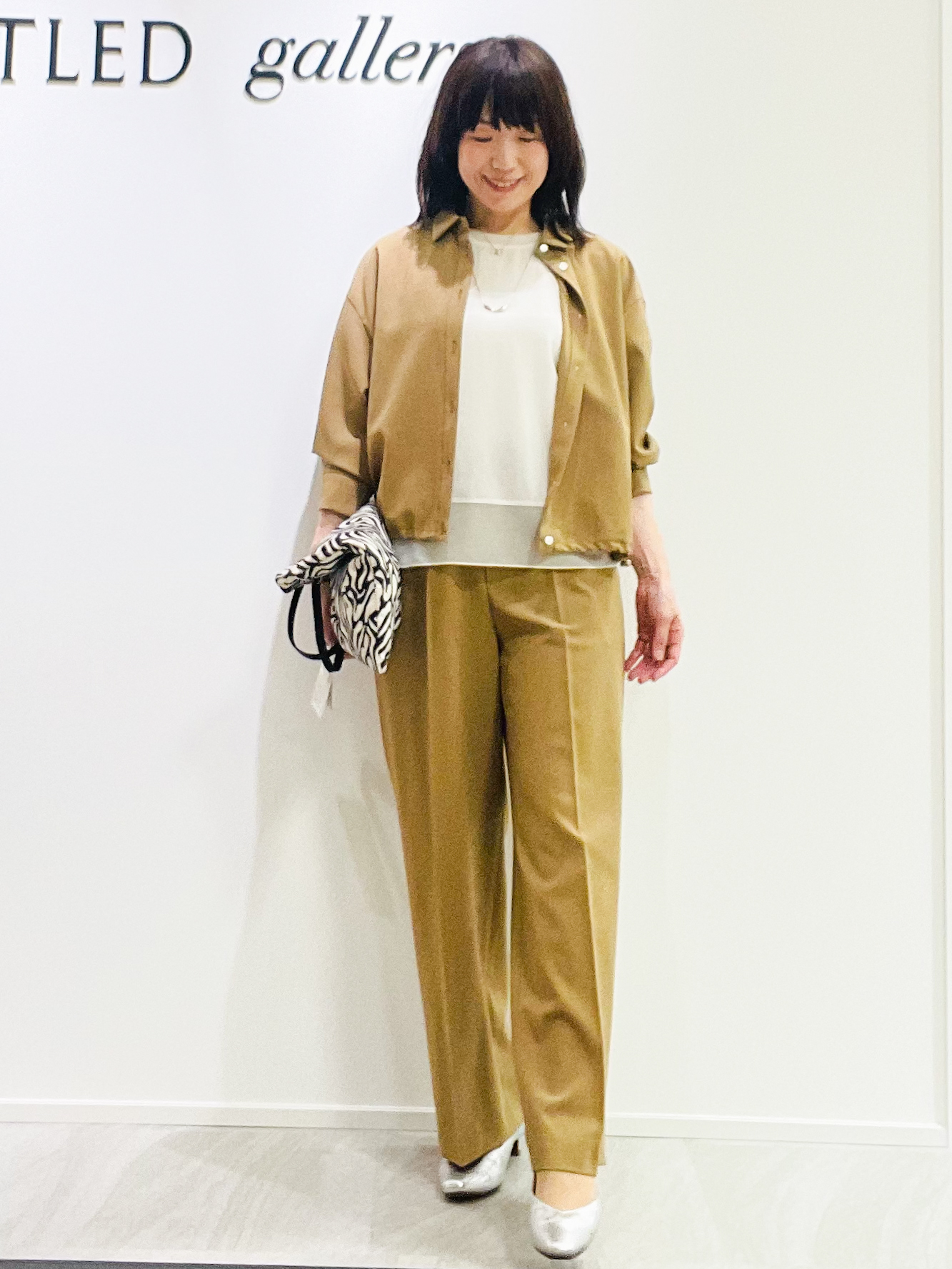 めいさんの「UNTITLED｜【秋羽織り/セットアップ可/UVカット】エアリークールドロストシャツ」を使ったコーディネート