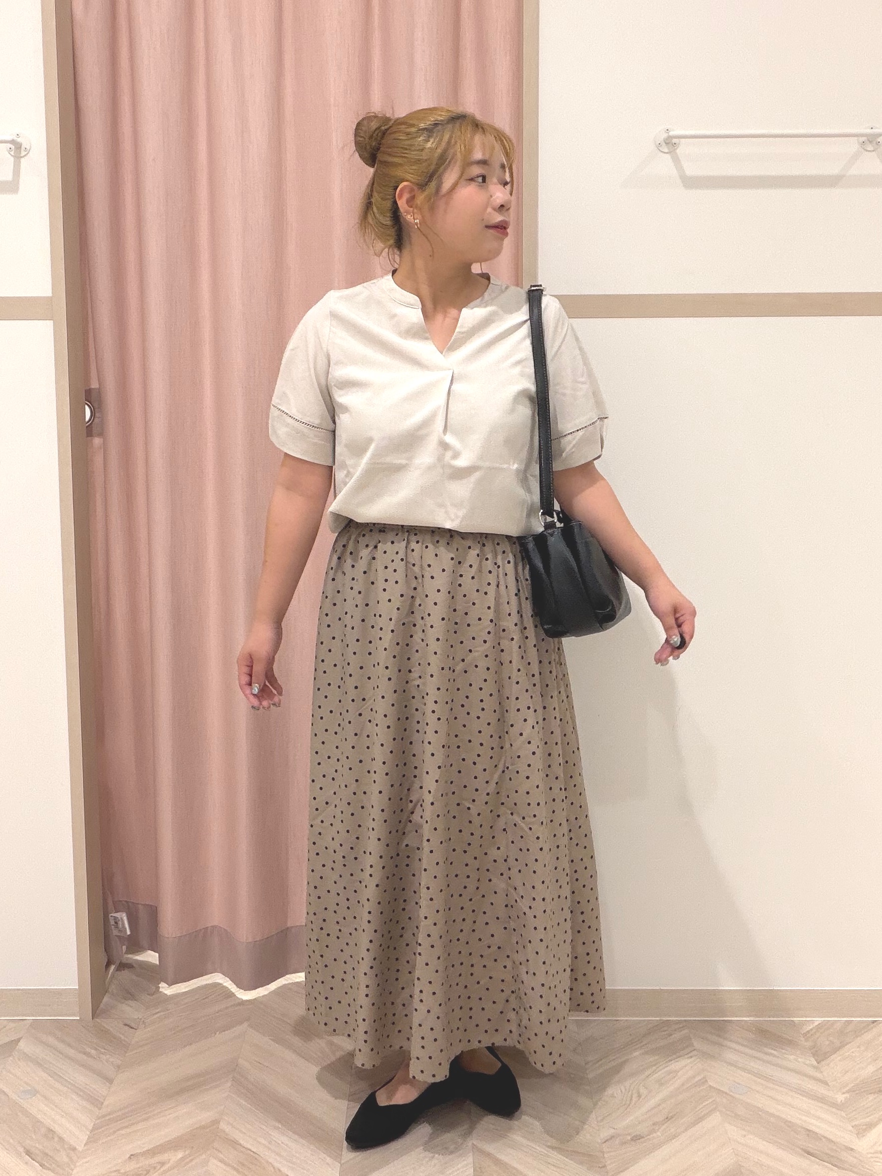まちゃんなちゃんさんの「SHOO･LA･RUE｜【洗濯後しわになりにくい/インせずきまる】シンプルだけど女性らしい 麻調スキッパーブラウス」を使ったコーディネート