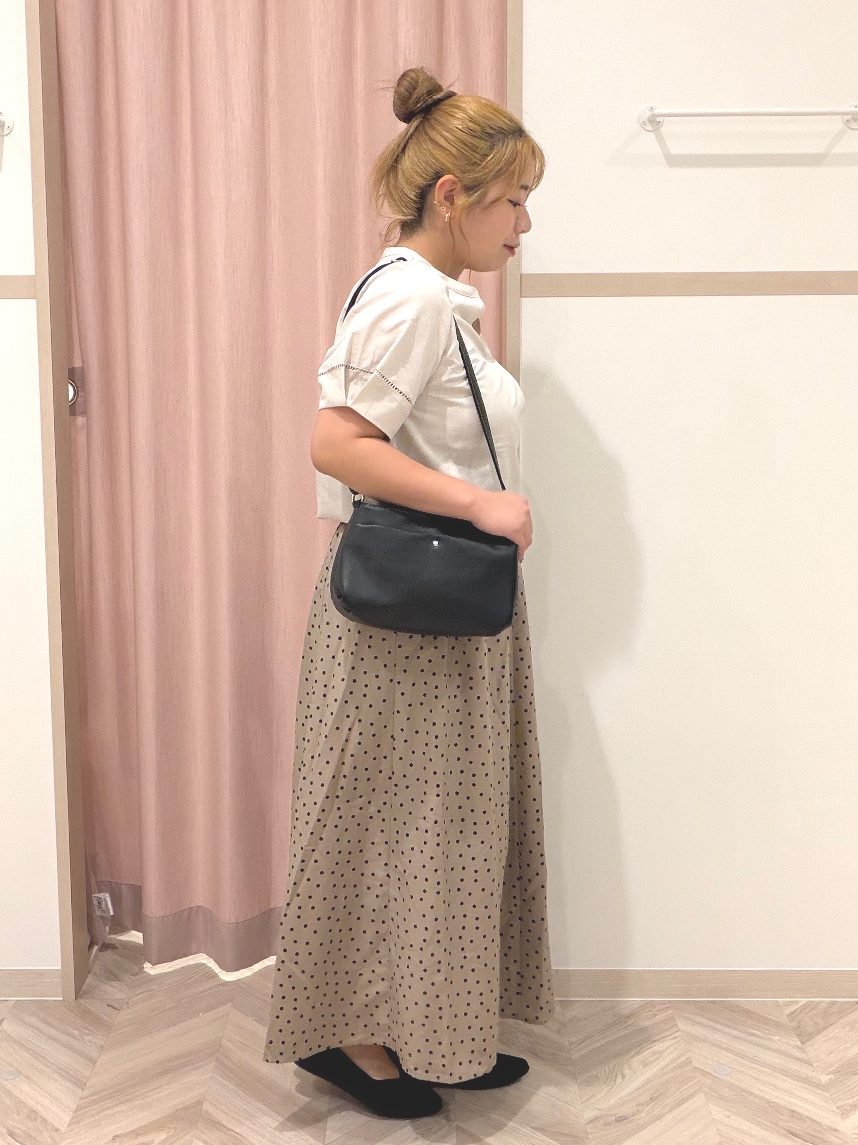 まちゃんなちゃんさんの「SHOO･LA･RUE｜【洗濯後しわになりにくい/インせずきまる】シンプルだけど女性らしい 麻調スキッパーブラウス」を使ったコーディネート