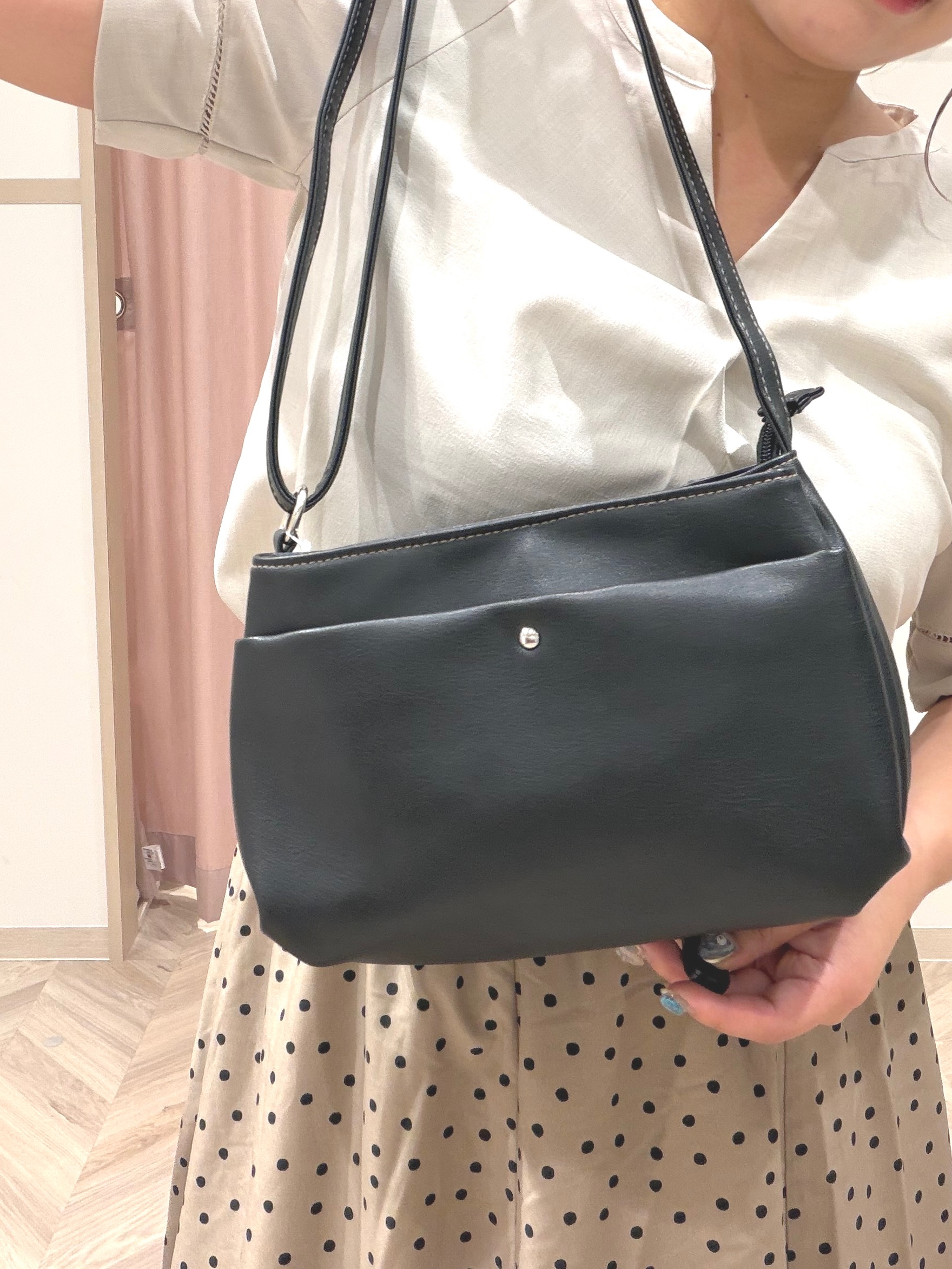 まちゃんなちゃんさんの「SHOO･LA･RUE｜【洗濯後しわになりにくい/インせずきまる】シンプルだけど女性らしい 麻調スキッパーブラウス」を使ったコーディネート